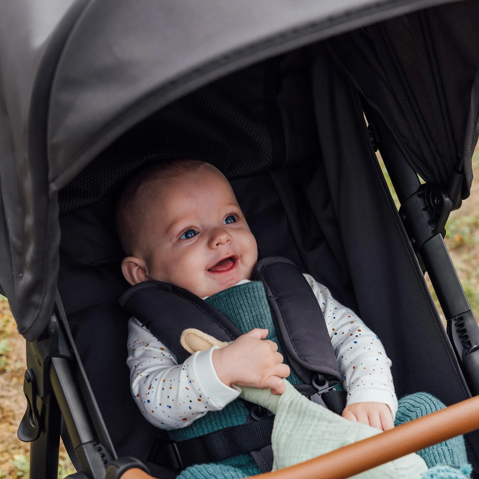 Bebeconfort Cloudy Poussette Tout Terrain 0-4 ans 22 kg Pliage Rapide Guidon Réglable Mineral Graphite