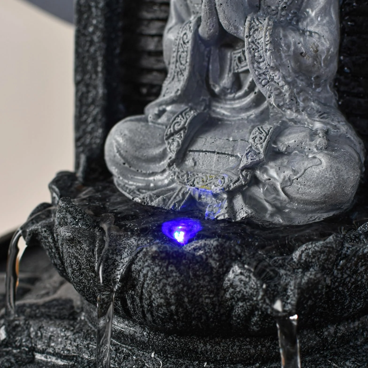 Fontaine d'Intérieur Bouddha Mur d'Eau Cascade Lotus Lumière LED Blanc Déco Zen Salon Chambre Feng Shui H 26cm