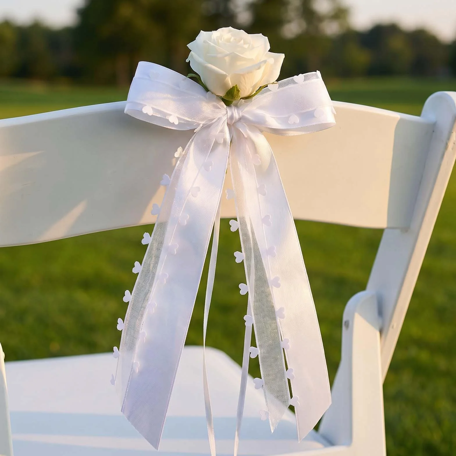 Noeud Voiture Mariage Fait à la Main en Ruban de Satin avec Cœurs Blanc - Décoration Polyvalente 25x13cm