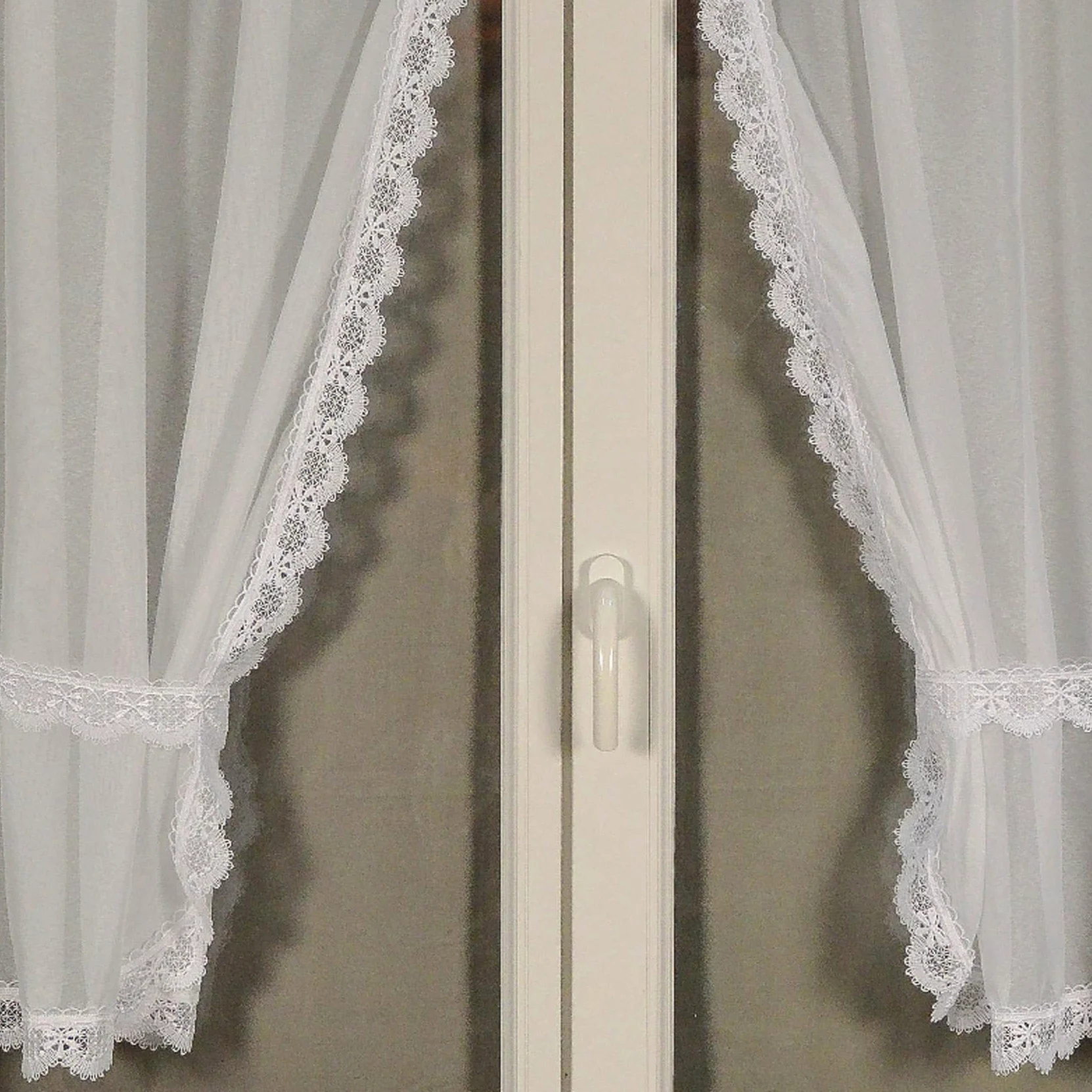 Paire de Rideaux Bonne Femme à Bord Macramé - Polyester - Style Traditionnel et Moderne - Ourlet Passe Tringle - Prêts à Poser - 95 x 160 cm - Blanc