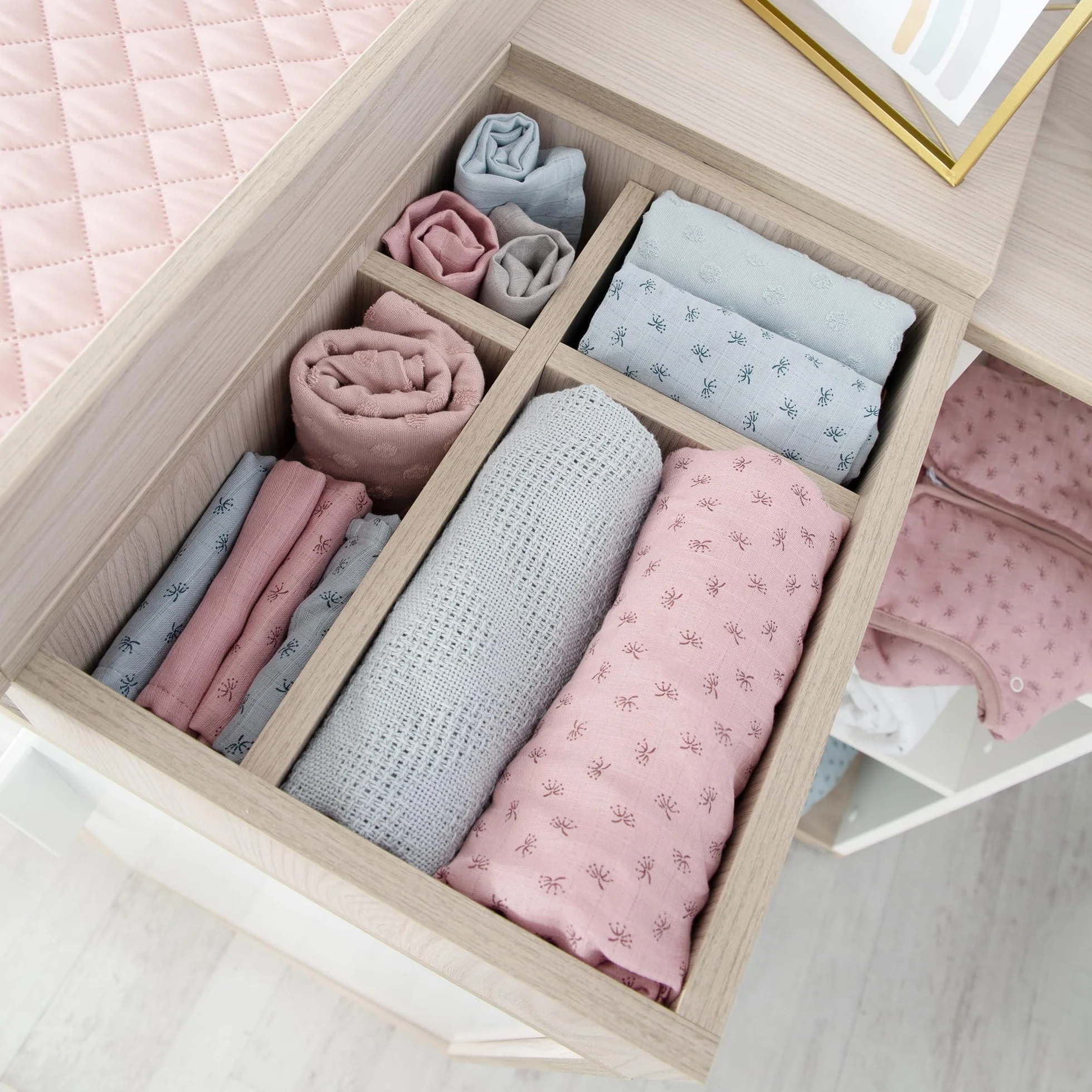 Chambre Bébé Complète Olaf Lit Évolutif 70 x 140 cm Commode à Langer Armoire 3 Portes Blanc Décor Bois