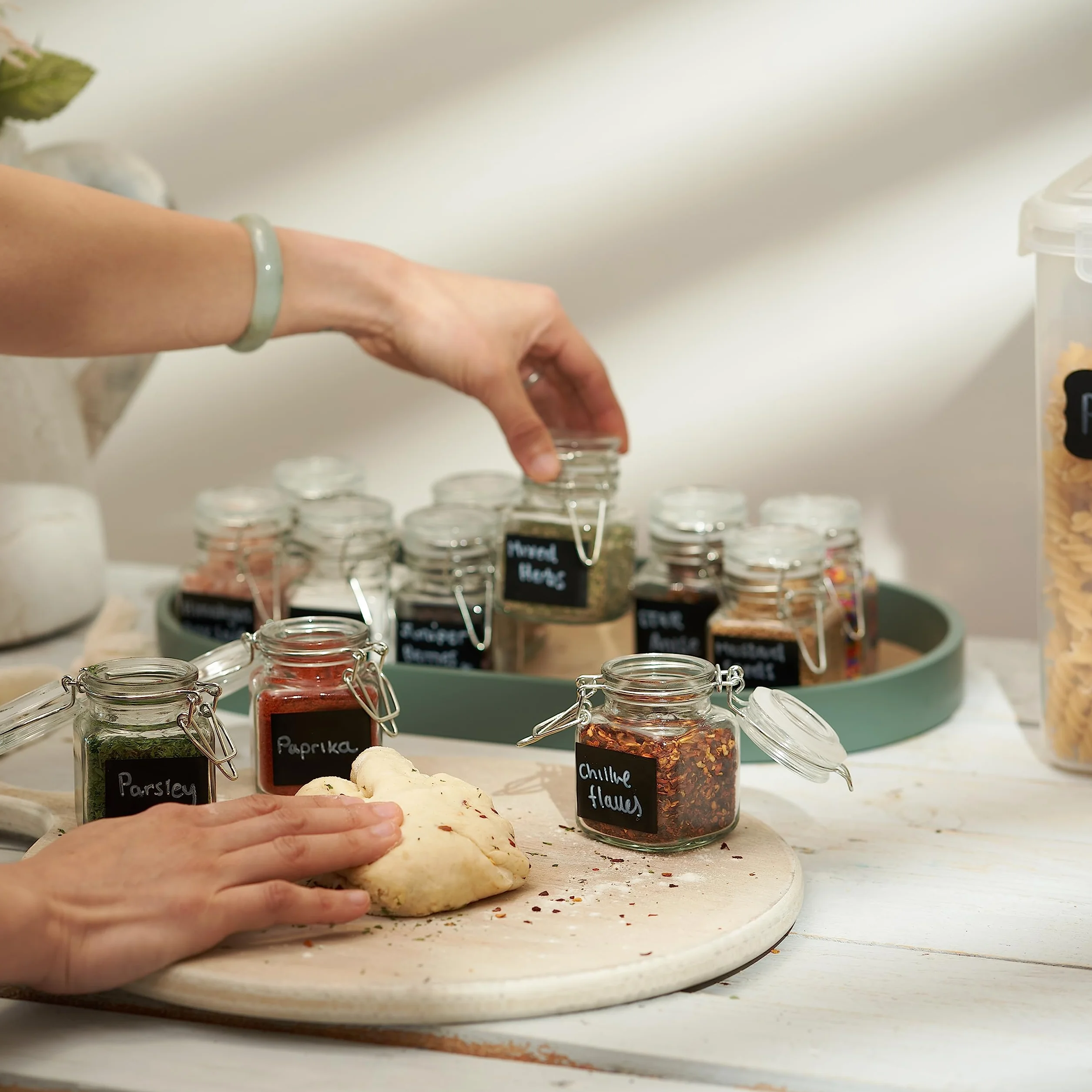 Mini Pots à Épices en Verre Hermétique 100ml avec Clip, Étiquettes & Stylo à Craie - Rangement Cuisine