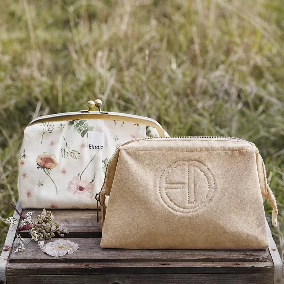 Elodie Details Trousse de Toilette Zip&Go Toile Douce Forme Rigide Change Bébé Alcantara Beige