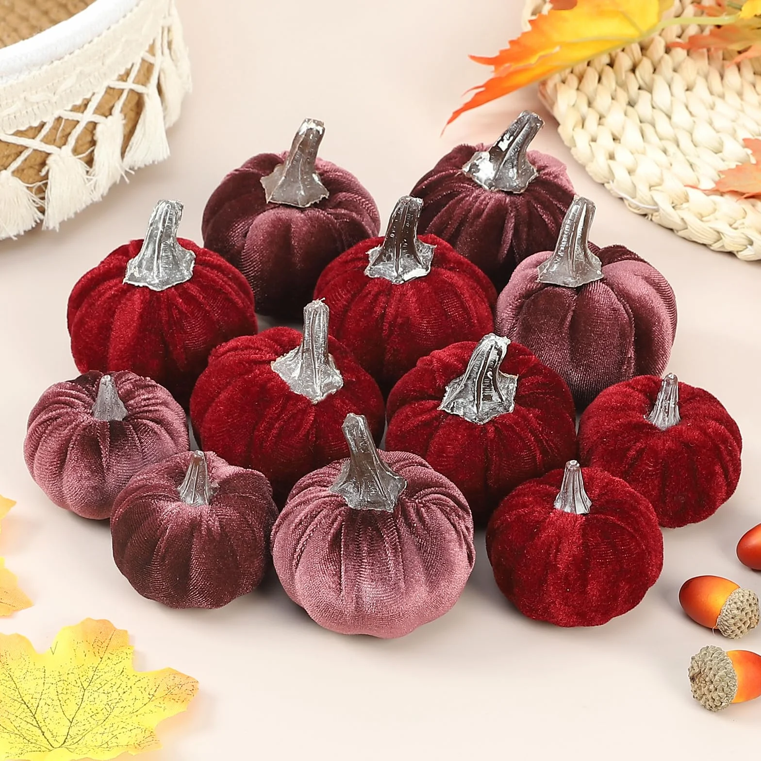 Lot de 12 citrouilles artificielles en velours 2 tailles Halloween décoration de table bordeaux violet
