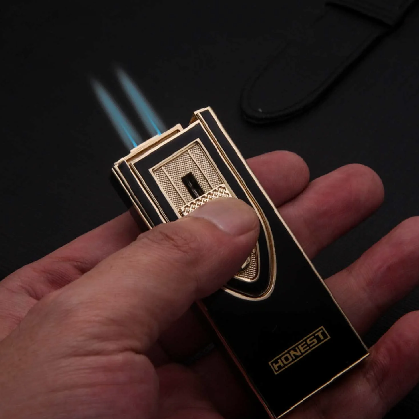 2PCS Briquet Cigare Flamme Bleue à Double Jet avec Fenêtre de Carburant Visible Cigare Punch Idée Cadeau Amoureux Clients Amis