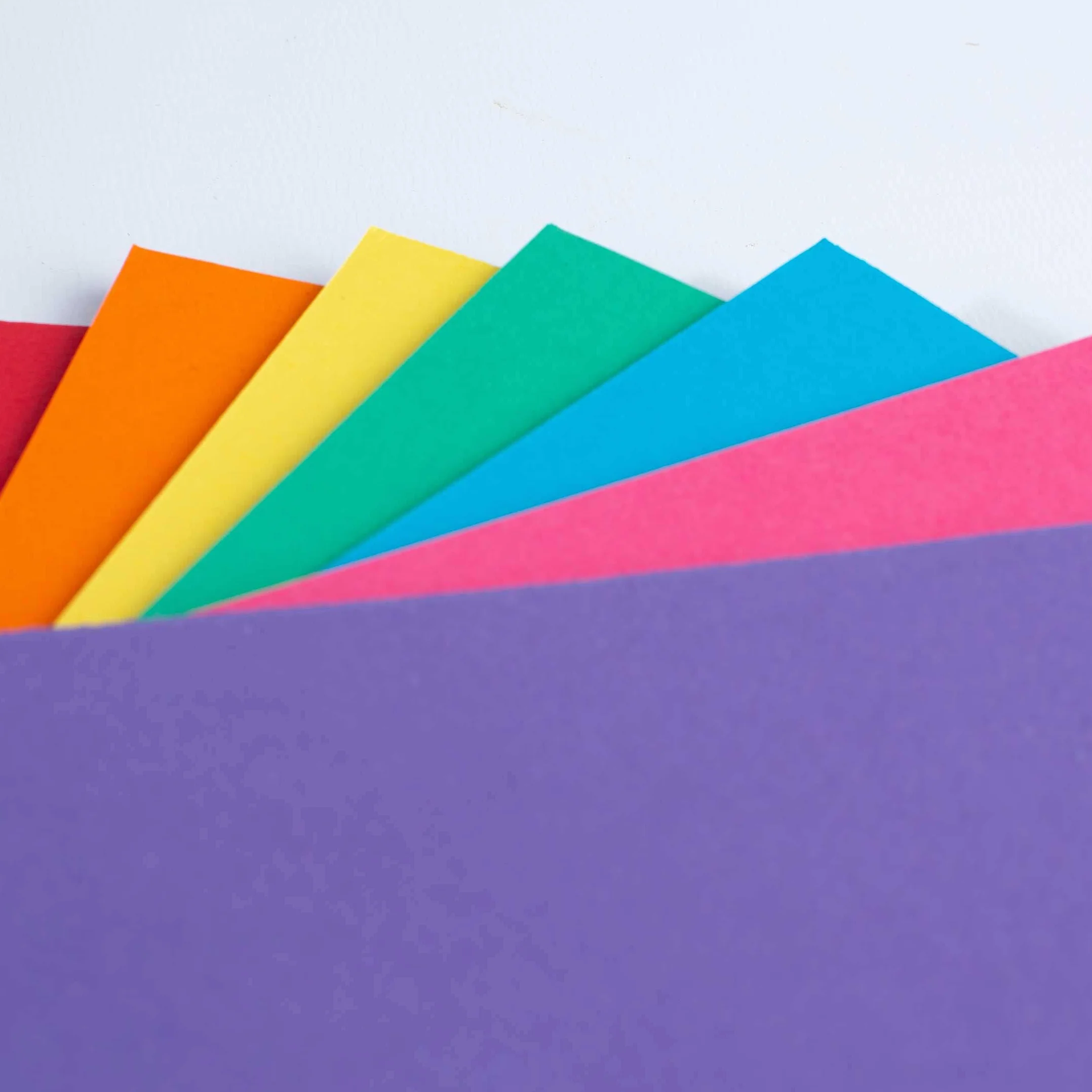 Feuilles cartonnées A4 160 g/m² Lot de 50 Couleur arc-en-ciel
