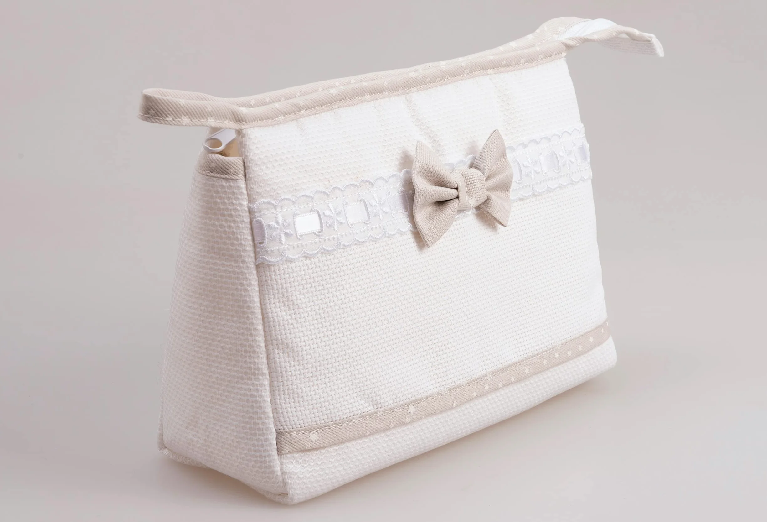 Trousse de Voyage avec Fermeture à Glissière, Organisateur de Produits de Beauté, Toile Aida à Broder, 24x16x6 cm, Blanc et Beige, Made in Italy