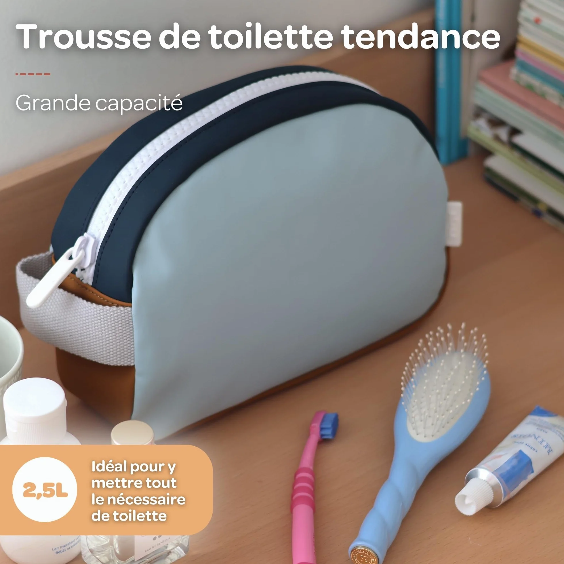 BÉABA Trousse de toilette Bébé/Enfant Waterproof 2,5L Grande Contenance Ouverture Large Zippée Night Blue