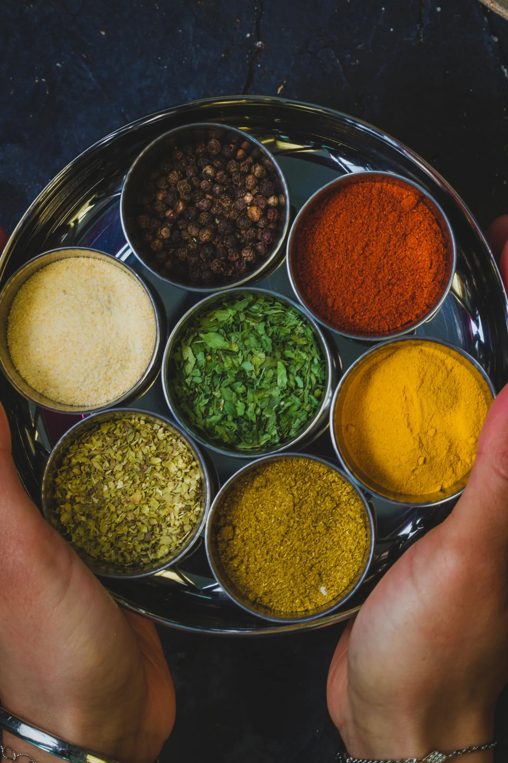 KitchenCraft World of Flavours Boîte à épices indienne Masala Dabba 7 pots acier inoxydable 17 x 7 cm argenté
