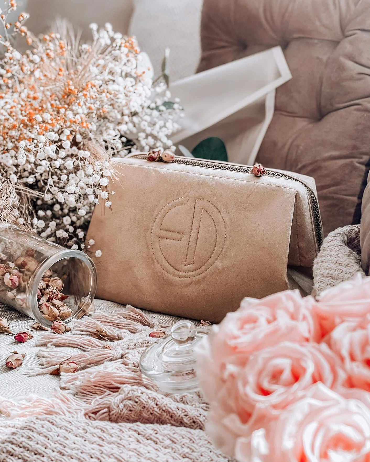 Elodie Details Trousse de Toilette Zip&Go Toile Douce Forme Rigide Change Bébé Alcantara Beige