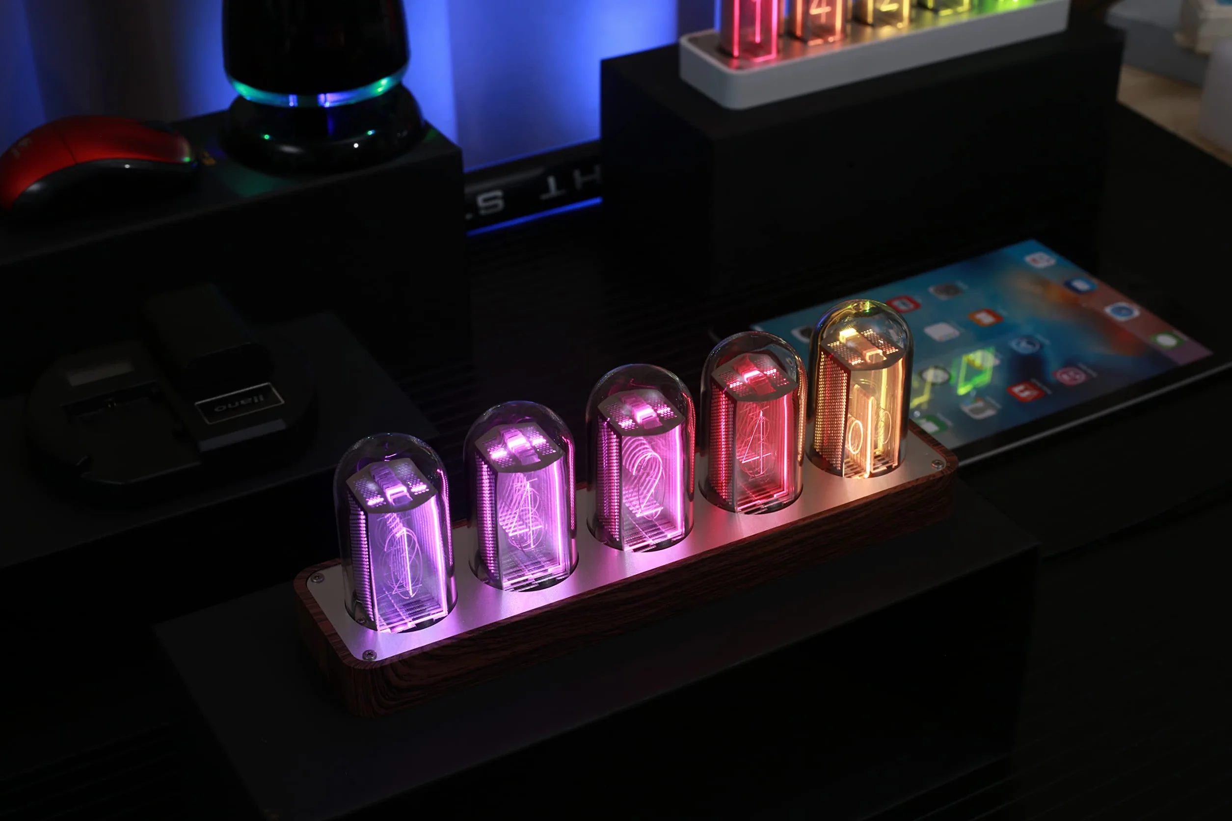 Horloge électronique LED à tube lumineux RVB 5 couleurs en bois imitation Nixie rétro moderne USB décoration intérieur