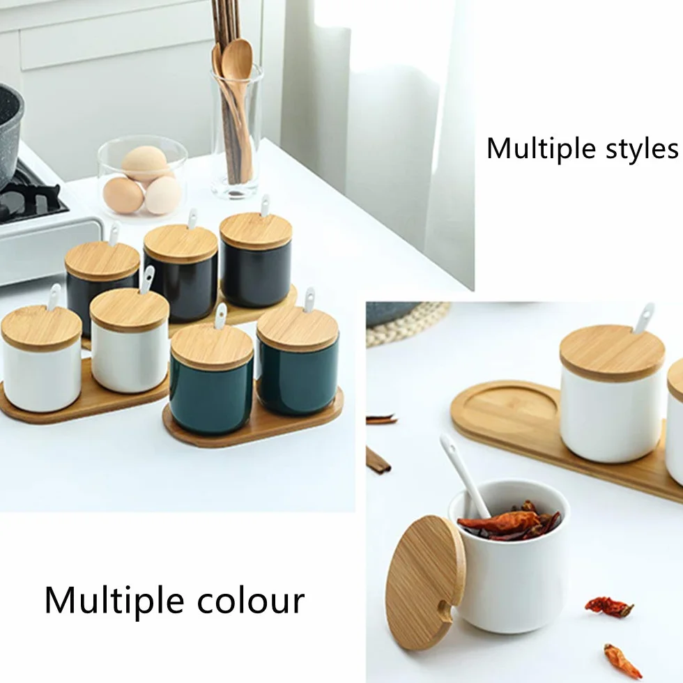 Lot de 3 Céramique Sucrier Rond Seasoning Containers Pot à épices Sel Spice Jar avec Cuillère Plateau Bambou