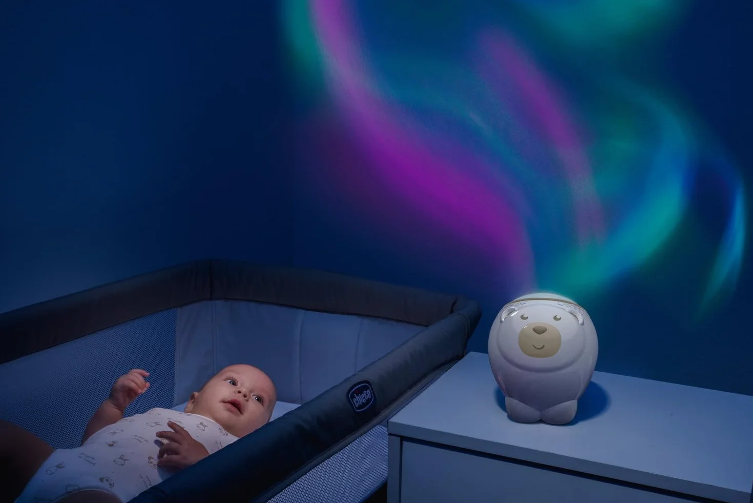 Chicco Veilleuse bébé 2en1 Projecteur Ours Polaire avec projection aurore boréale, musique classique 30 min