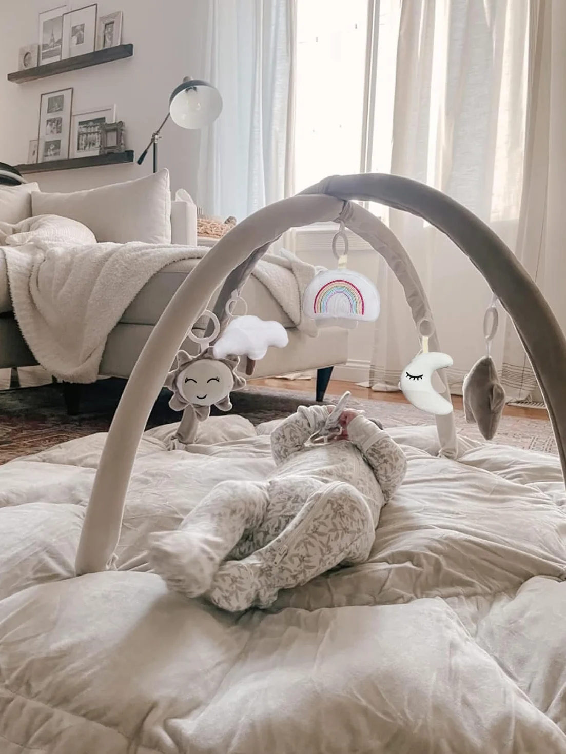 Tapis d'Éveil Bébé Doux Gym Centre Arche de Jeu avec Jouets Peluches Amovibles Gris
