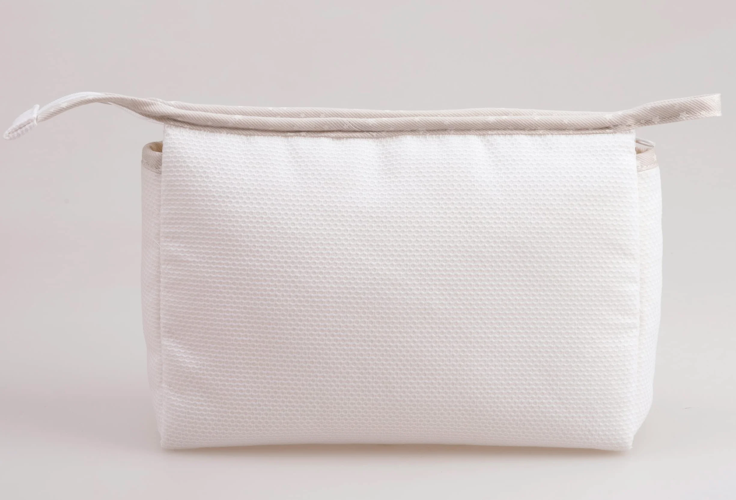Trousse de Voyage avec Fermeture à Glissière, Organisateur de Produits de Beauté, Toile Aida à Broder, 24x16x6 cm, Blanc et Beige, Made in Italy