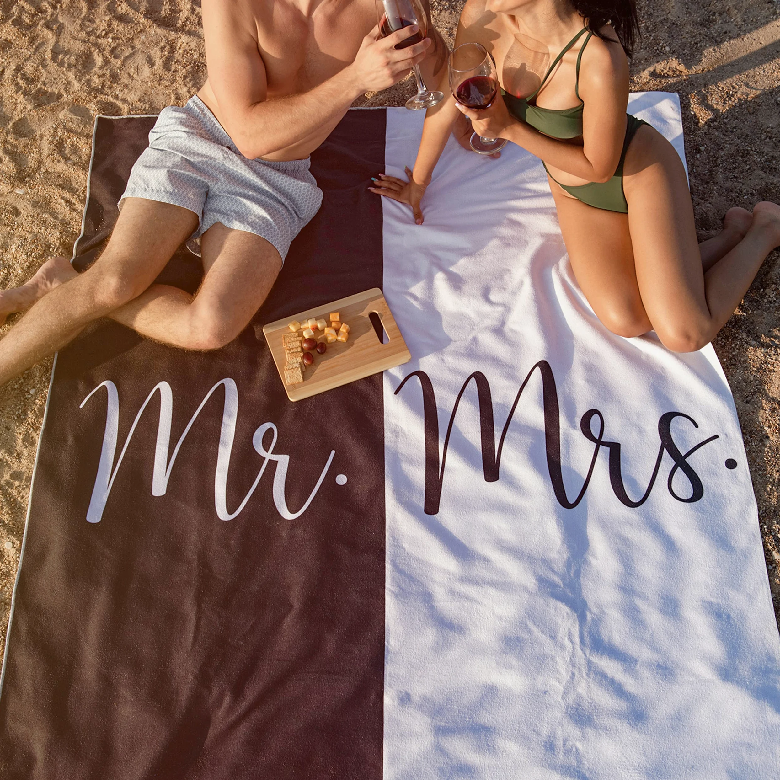 Ethisa Serviette De Plage Mr and Mrs – Serviette De Plage « Just Married » pour Lune De Miel – Cadeau De Mariage pour Couple De Jeunes Mariés – Ensemble De Serviettes À Partager – Microfibre