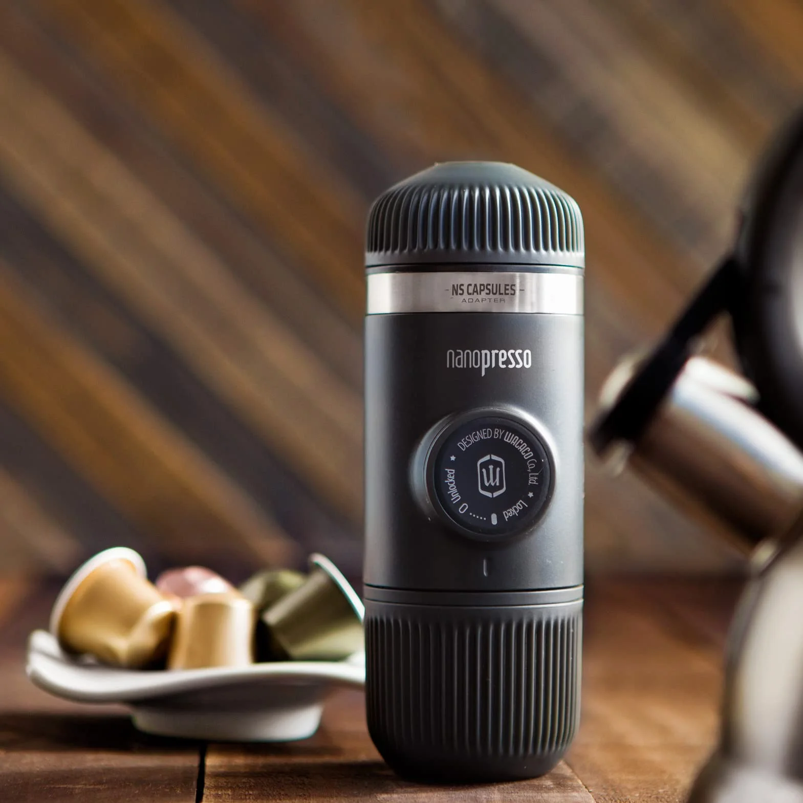 WACACO Nanopresso Machine à Espresso Portable avec NS Adapter, Compatible avec les Capsules NS et le Café Moulu, Ensemble de Machine à Café de Voyage Manuel, Parfait pour le Camping