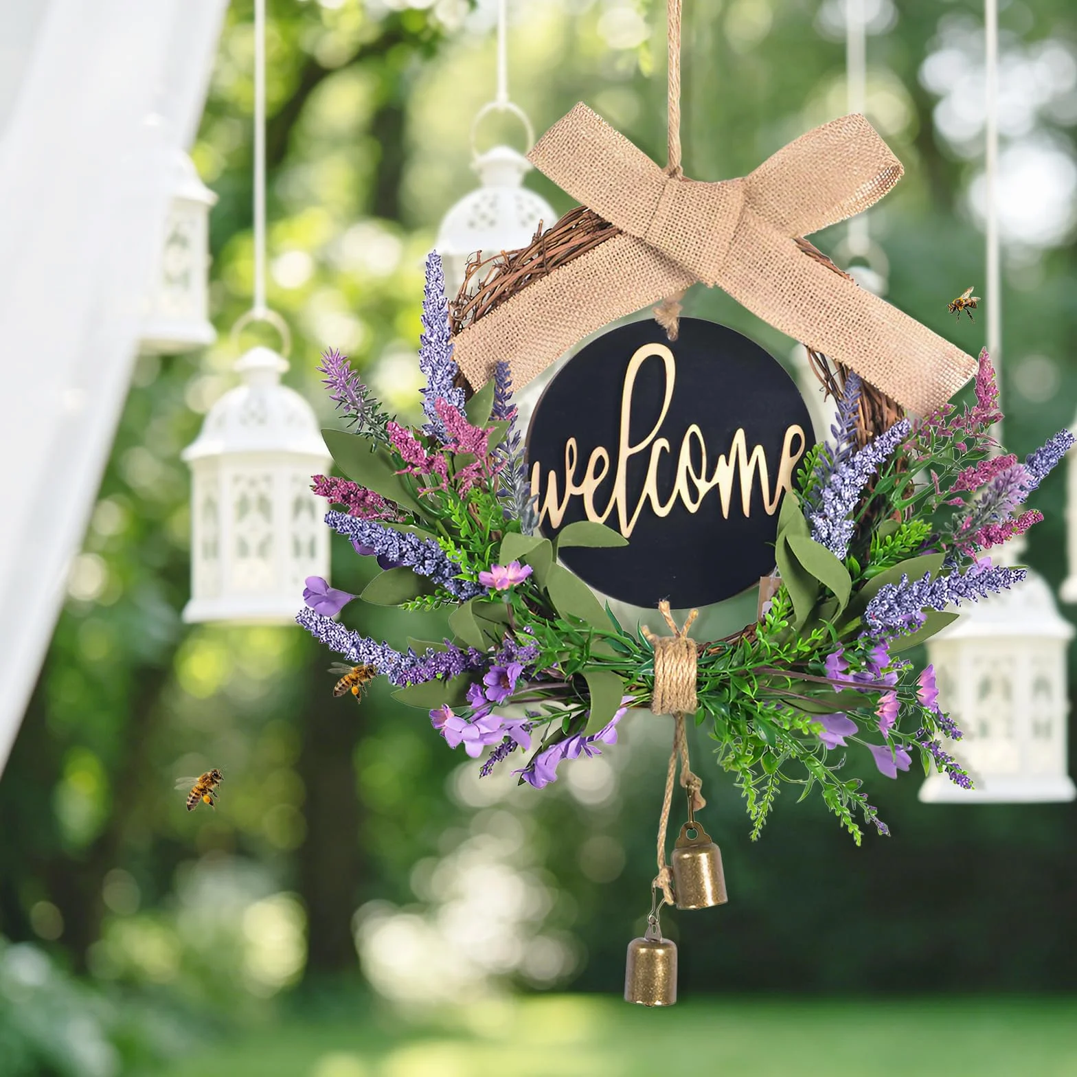 Couronne de Porte Printemps Lavande Artificielle 40cm avec Panneau Welcome, Arcs et Cloches