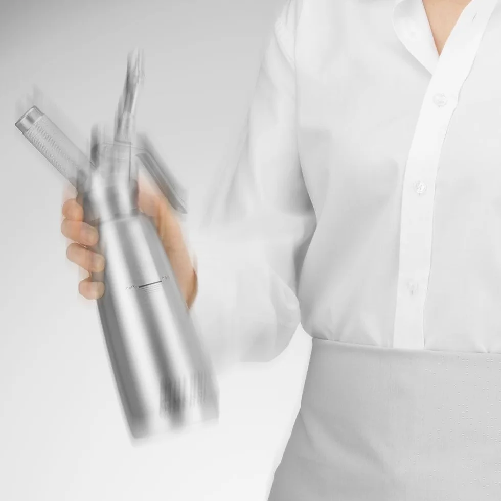 HENDI Siphon à chantilly 500ml acier inoxydable avec 3 douilles et brosse de nettoyage