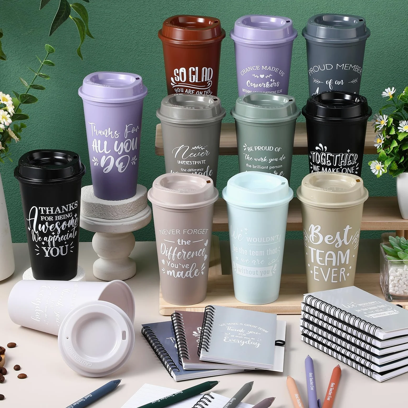 LemonRoad Lot de 36 gobelets en plastique de 473,6 g avec couvercle et paille inspirants pour tasse à café inspirante - Mini carnets à spirale et stylos - Cadeau de remerciement pour le personnel et
