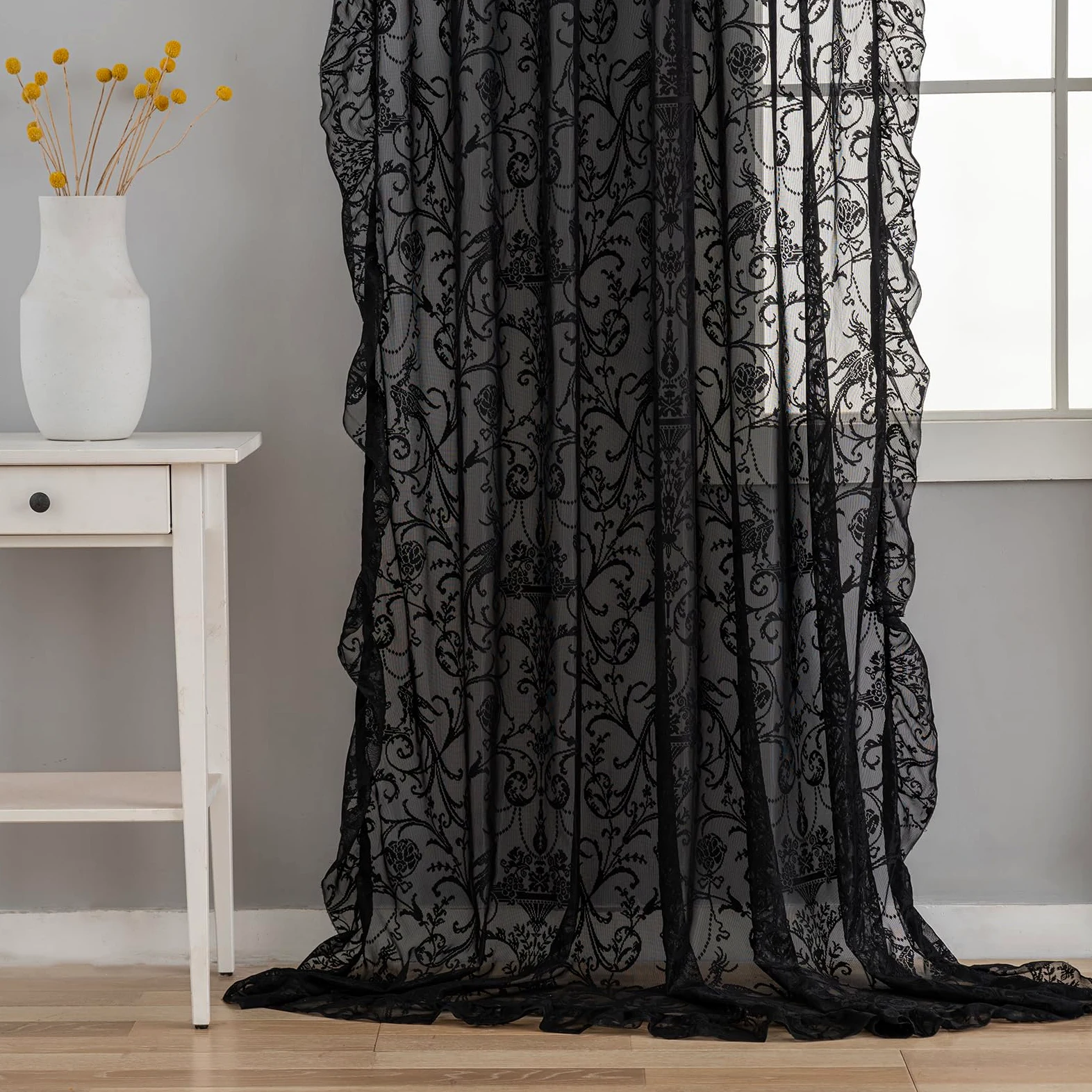 Tudeco Lot de 2 rideaux transparents noirs en dentelle à motif floral, avec passe-tringle, gothiques fantaisie, mystiques Halloween, protègent la vie privée, pour chambre, 150 x 183 cm (l x L)