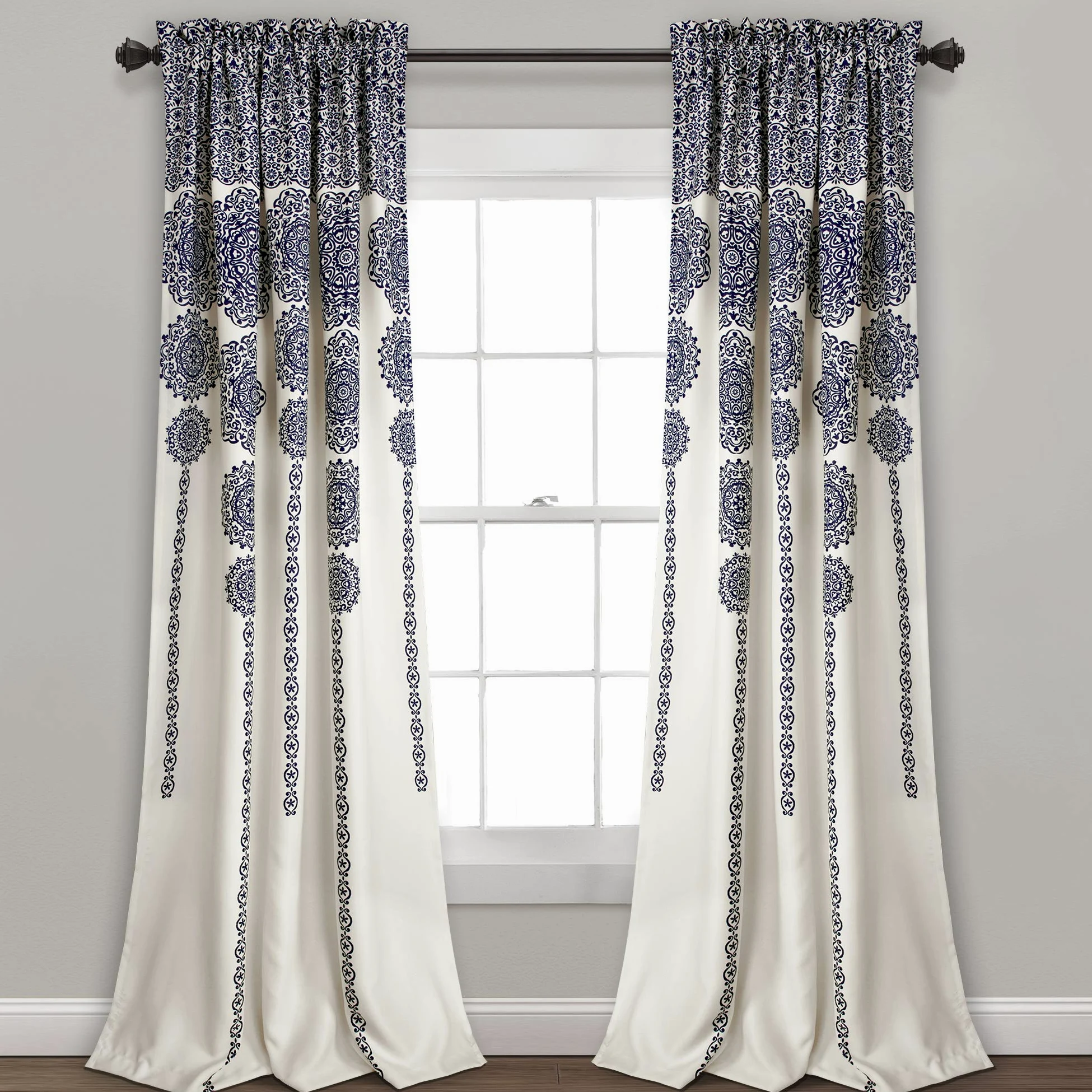 Lush Decor Rideaux à médaillon à Rayures en Tissu imprimé Mandala damassé bohème pour Salon, Salle à Manger, Chambre à Coucher (Paire), 241,3 x 132,1 cm (L x l), Bleu Marine