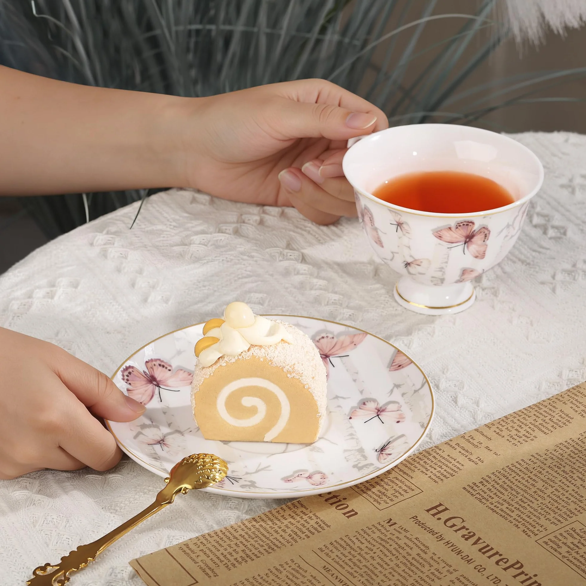 fanquare Elégantes Lot de 6 Ensembles Tasses et Soucoupes en Porcelaine Fine 180ml, Set de Tasses et Soucoupes Motif Papillon Rose clair avec Bord Doré Thé et Café pour Maison Cuisine Mariage