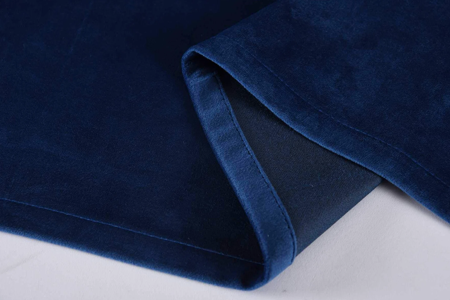 Gardinenbox Milano 20357 Lot de 2 Rideaux occultants, en Velours, Opaques, avec Passants de Tunnel, Bande à Repasser, pouvant être raccourcies, Bleu, 280 x 135 cm (H x l)
