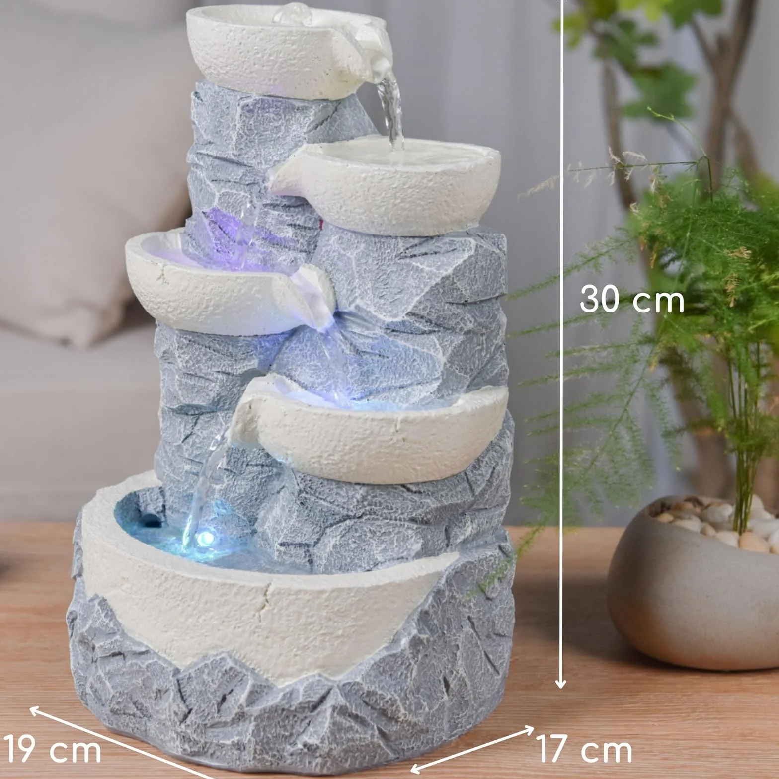 Fontaine d’Intérieur Cascade 4 Niveaux Jarre Effet Pierre Naturelle Lumière LED Coloré, Déco Zen, H 31cm – Ganda Zen’Light
