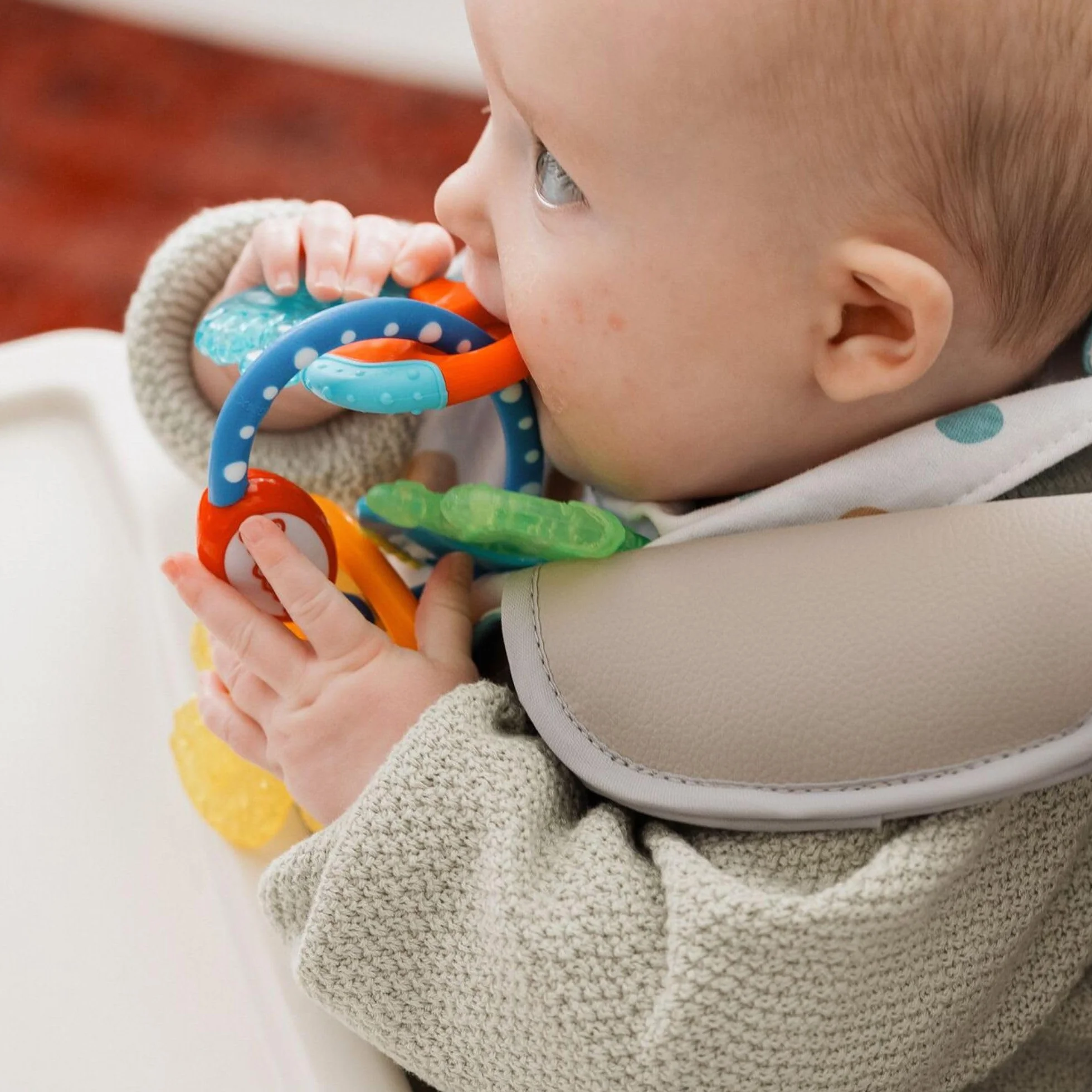 Nuby IcyBite Anneau de Dentition Bébé Gel Réfrigérant Molaires Dès 3 Mois