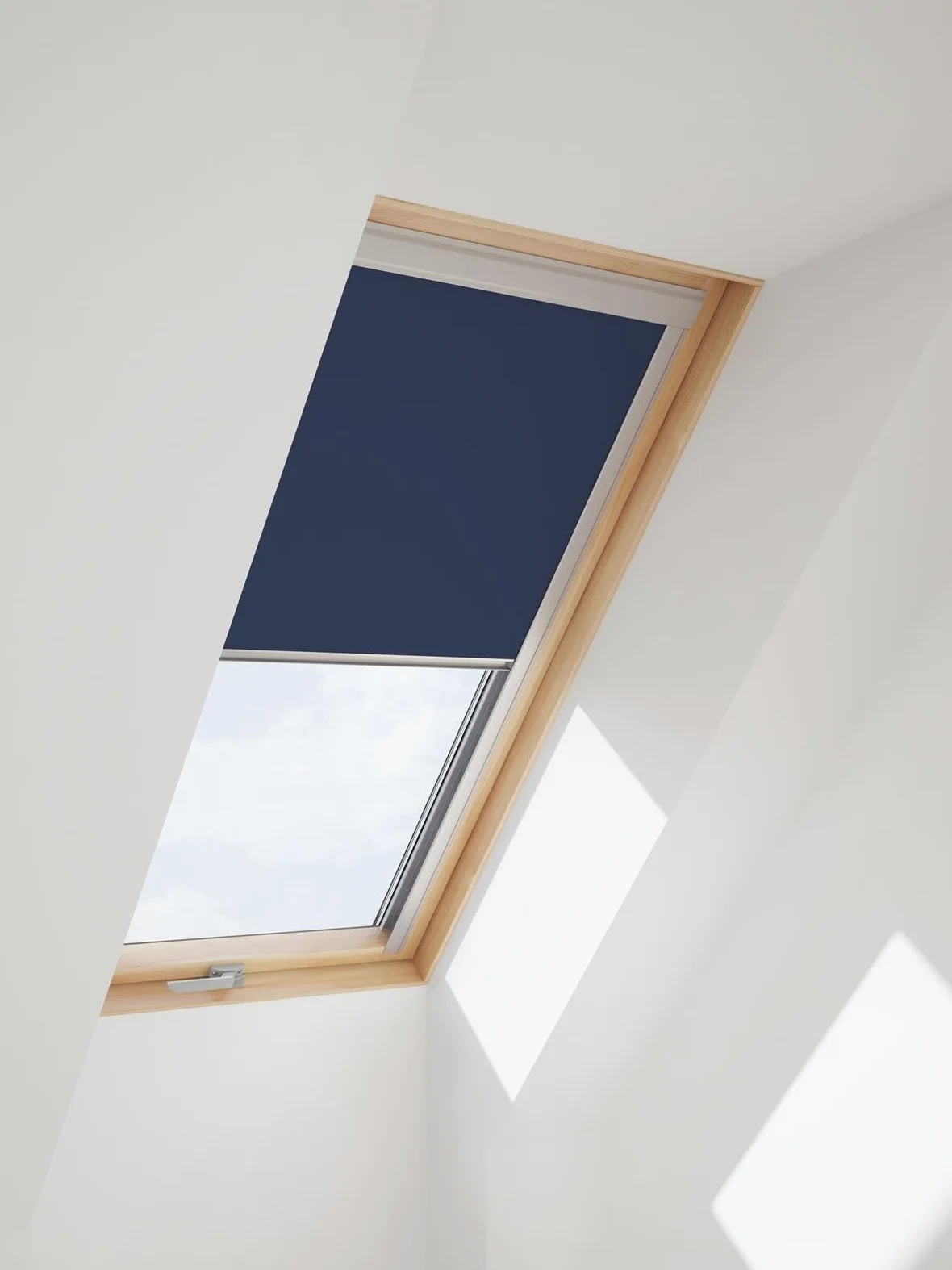 Store occultant pour fenêtre de Toit FK04 / F04 / F4A | pour VELUX, BALIO, DAKSTRA, RoofLITE+, SOLSTRO, DAKEA, LuXtra, Keylight | Obscurcissement Quasi Total | Position réglable | Bleu foncé