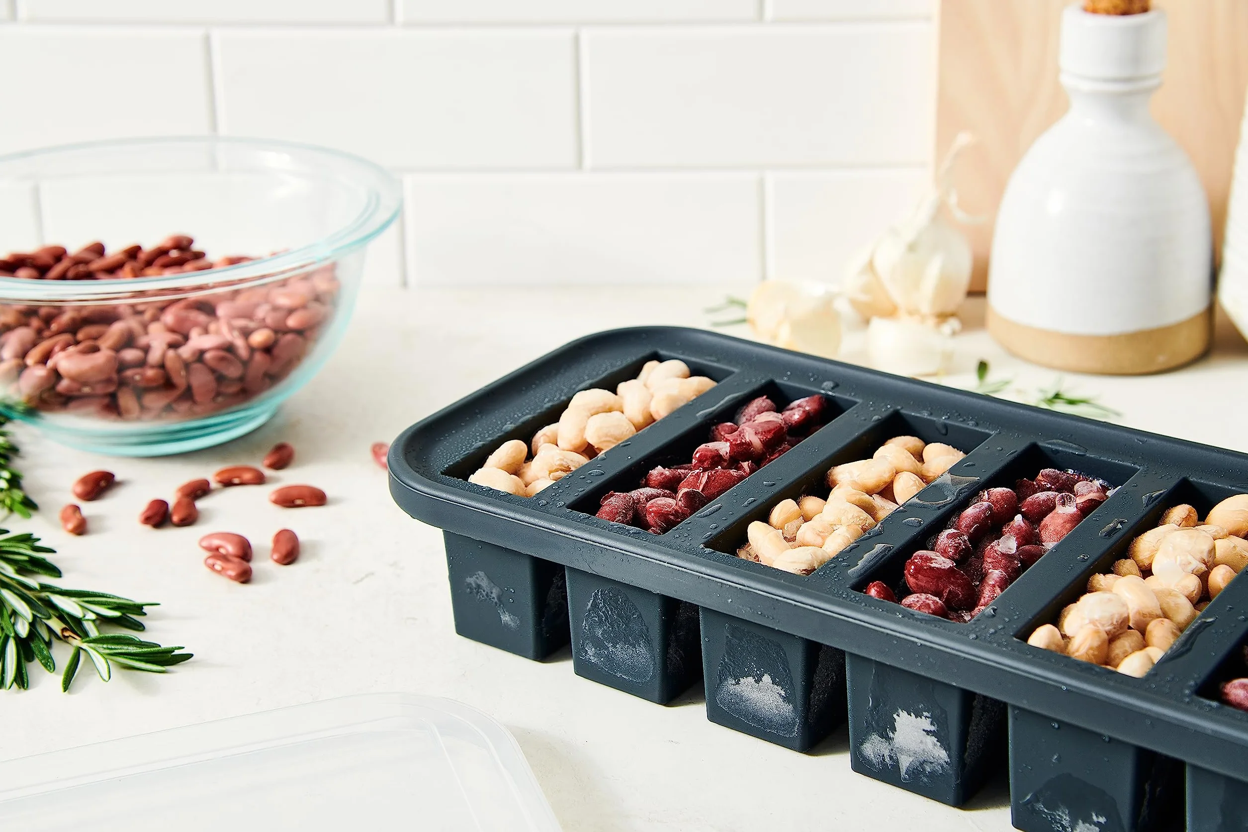 Souper Cubes Lot de 2 plateaux de congélation avec couvercle, couleur anthracite, pour 12 portions parfaites de 1/2 tasse, pour congeler le pesto, la salsa, la sauce ou les aliments.