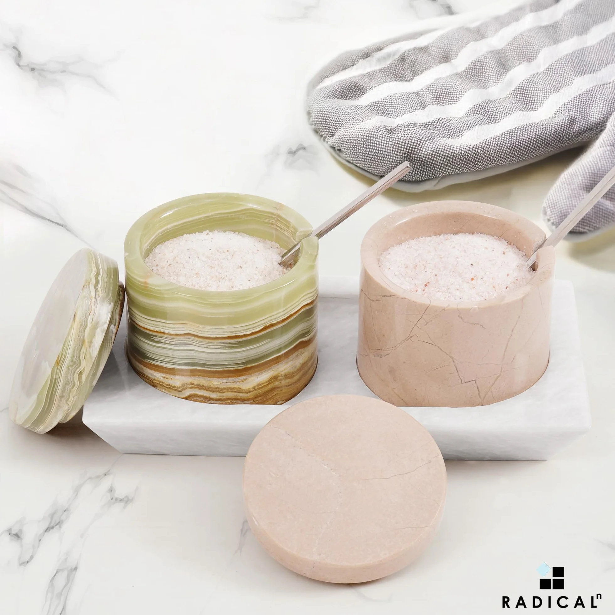 Lot de 2 pots à sel en marbre avec couvercle et plateau 7,6 cm, salière et sucrier de table pour cuisine