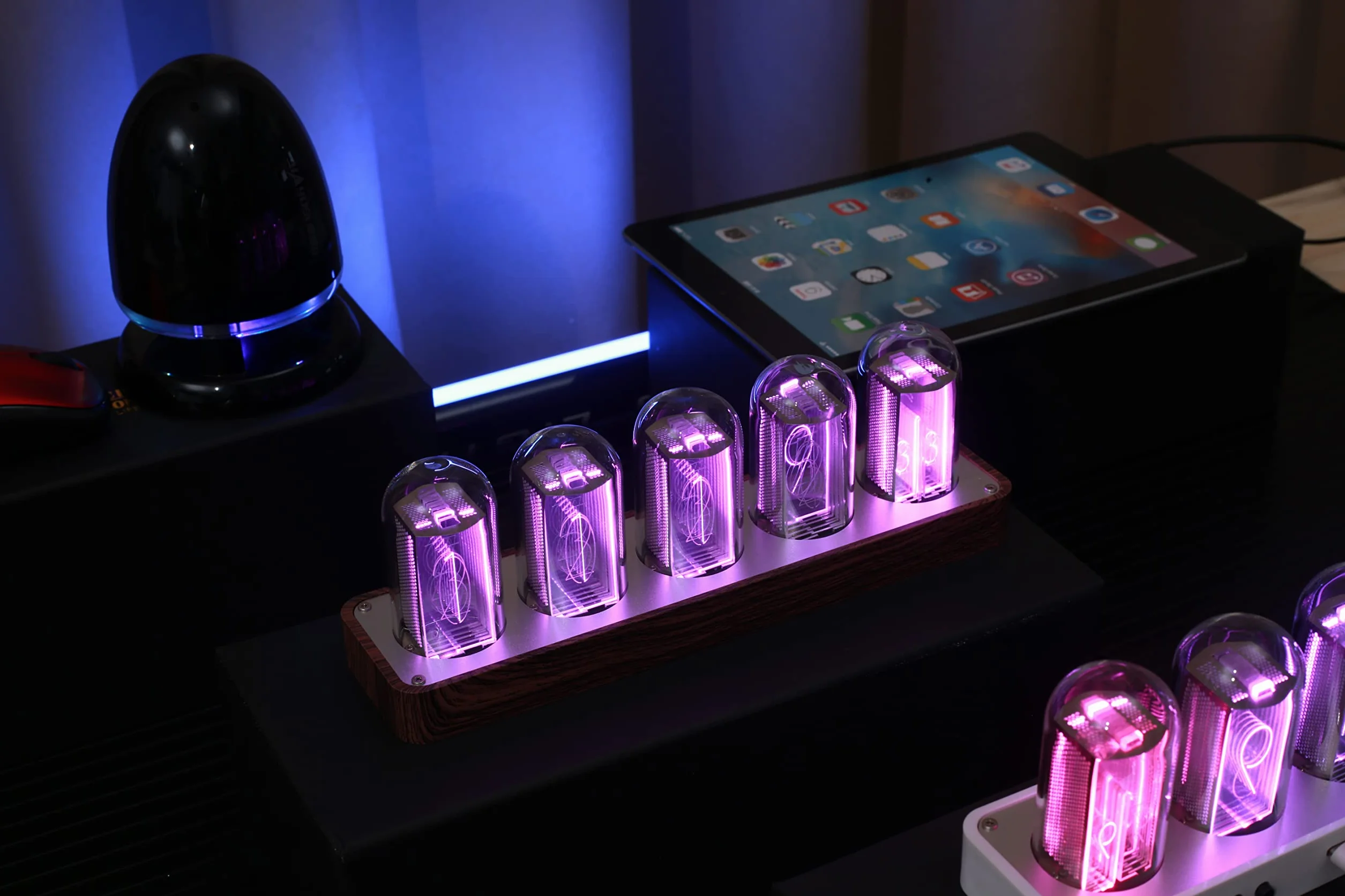 Horloge électronique LED à tube lumineux RVB 5 couleurs en bois imitation Nixie rétro moderne USB décoration intérieur