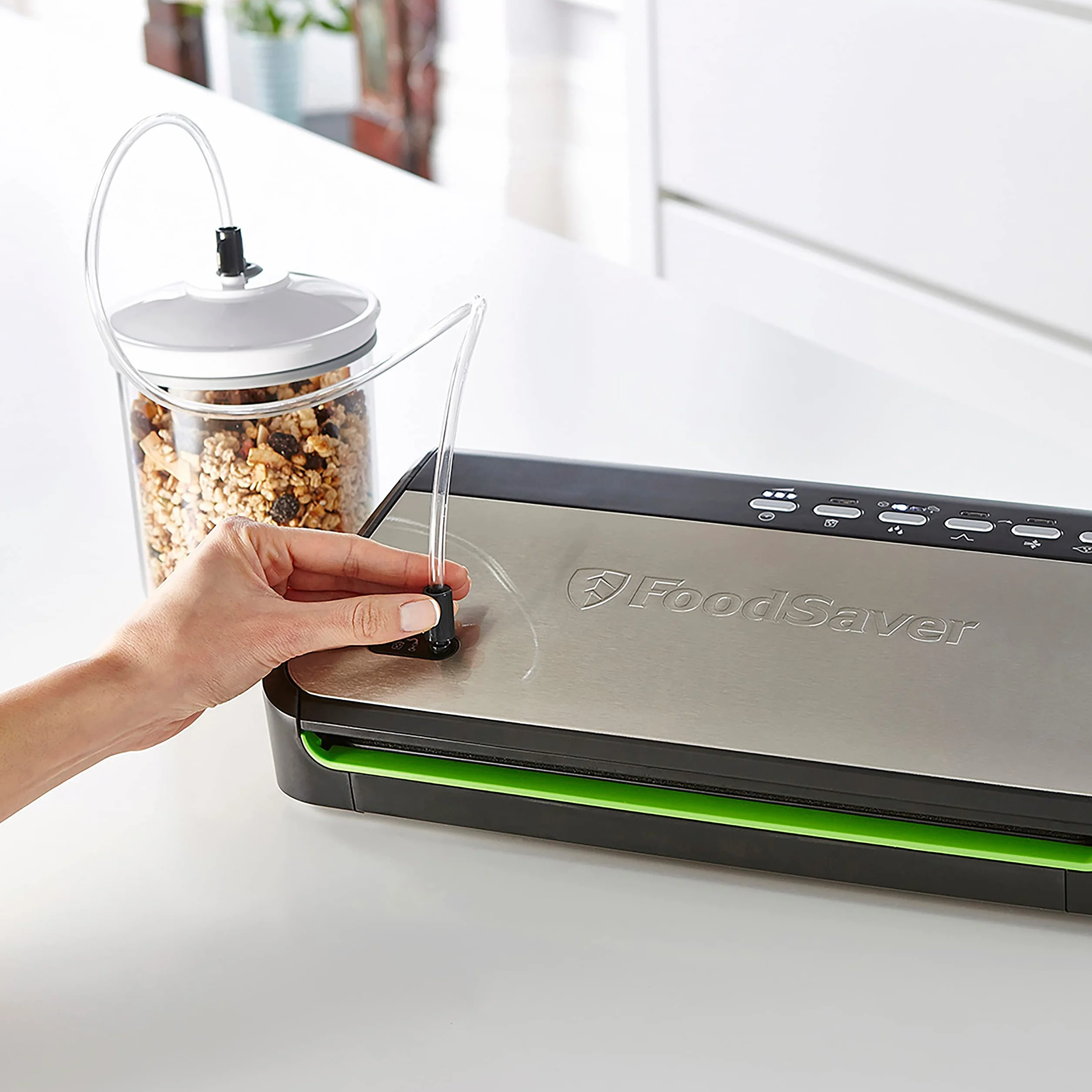 FoodSaver FFS005X Machine sous Vide avec Compartiment Rangement Rouleau Cutter, Pulse Aliments Fragiles, Accessoires Sacs