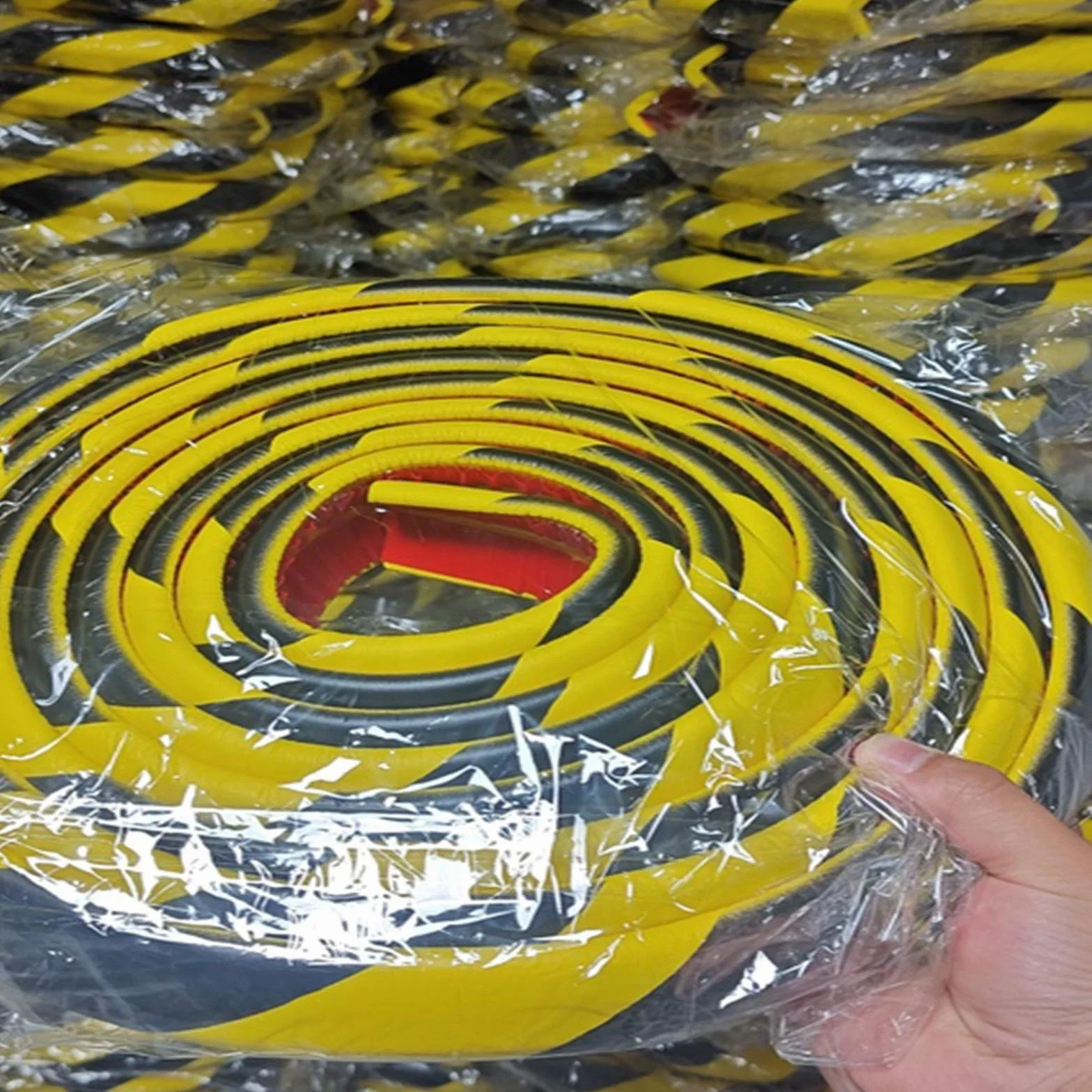 Mousse Protection en Caoutchouc, Coins de Protection Angles Jaune et Noire en Forme de L, 5M Autocollante Antichoc