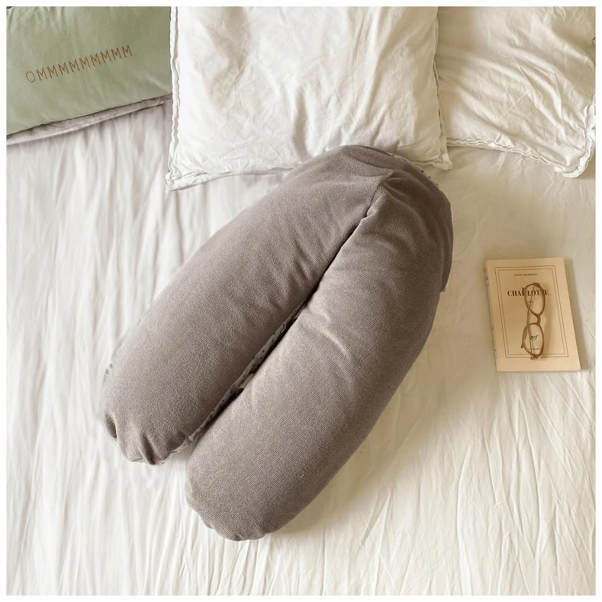 Coussin de maternité et d'allaitement éponge gris étoiles