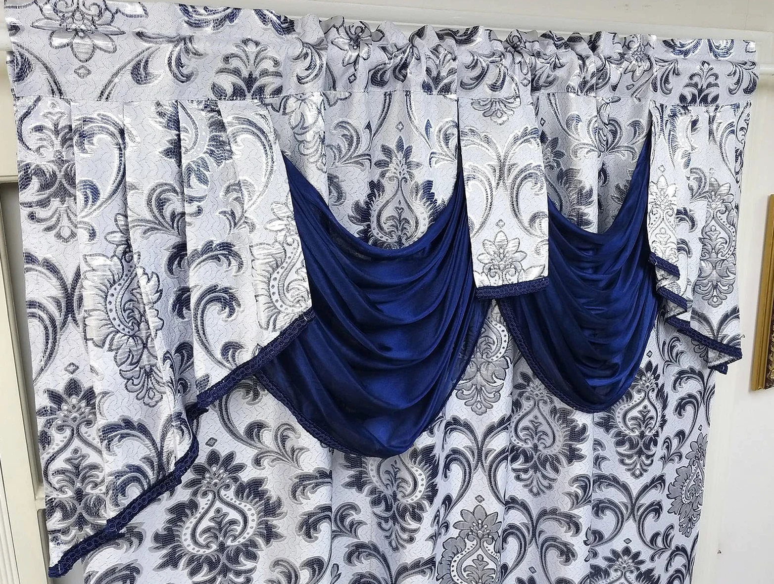 GOHD Samba Star Lot de 2 Rideaux de fenêtre en Jacquard avec cantonnière Fantaisie attachée et Dos en Taffetas. Chaque pièce Mesure 137,2 cm de Large x 228,6 cm de Hauteur avec cantonnière de 45,7 cm