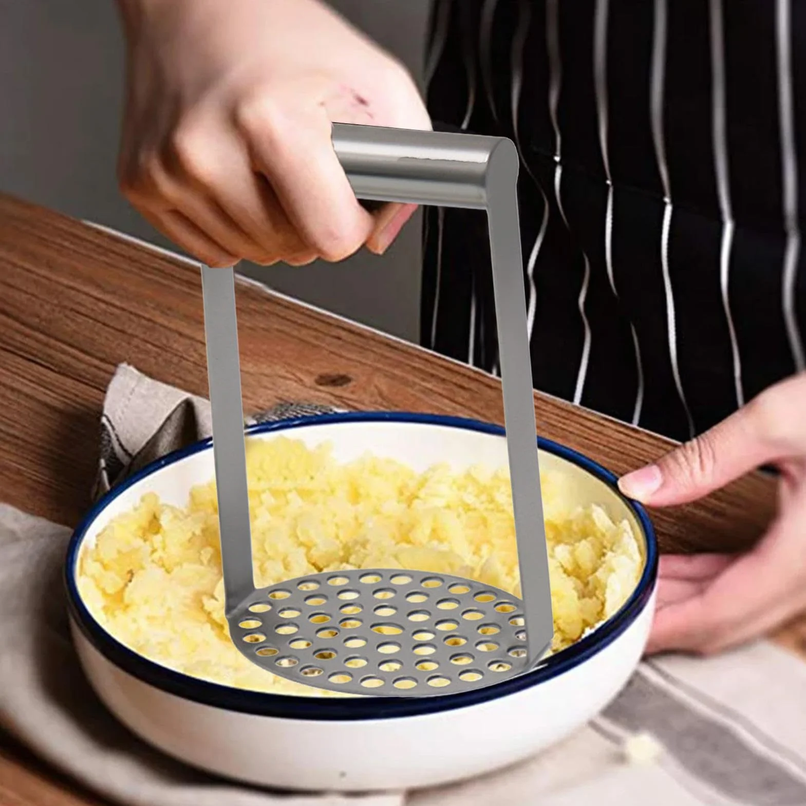 Générique Stainless Steel Potato Masher 4.33x3.39x7.09 Inches Multi-Purpose Kitchen Utensil for Mashing Potatoes