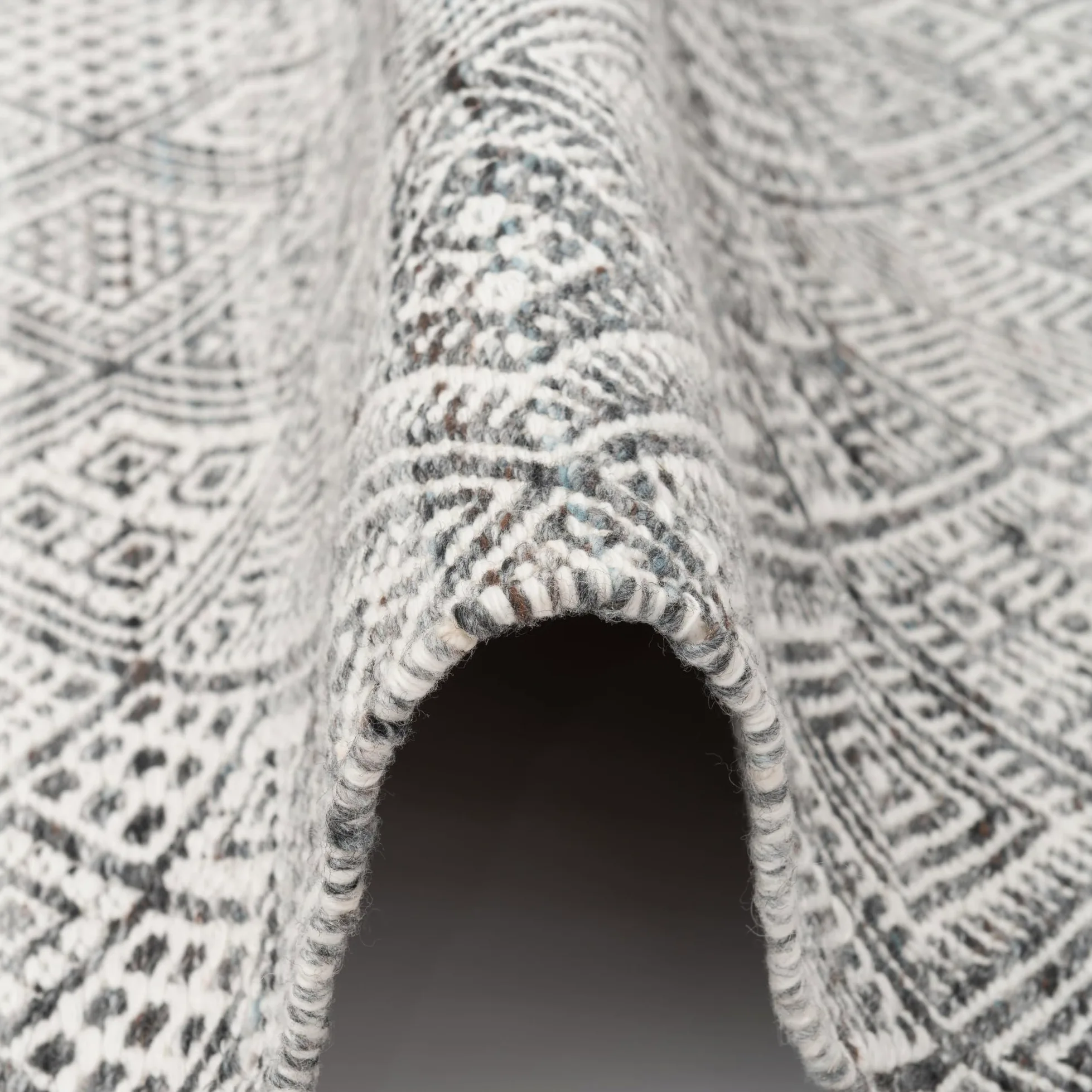 Tapis Durable Tapis de Passage Kelim Fina Anthracite Tendance 100% Pet en 3 Tailles
