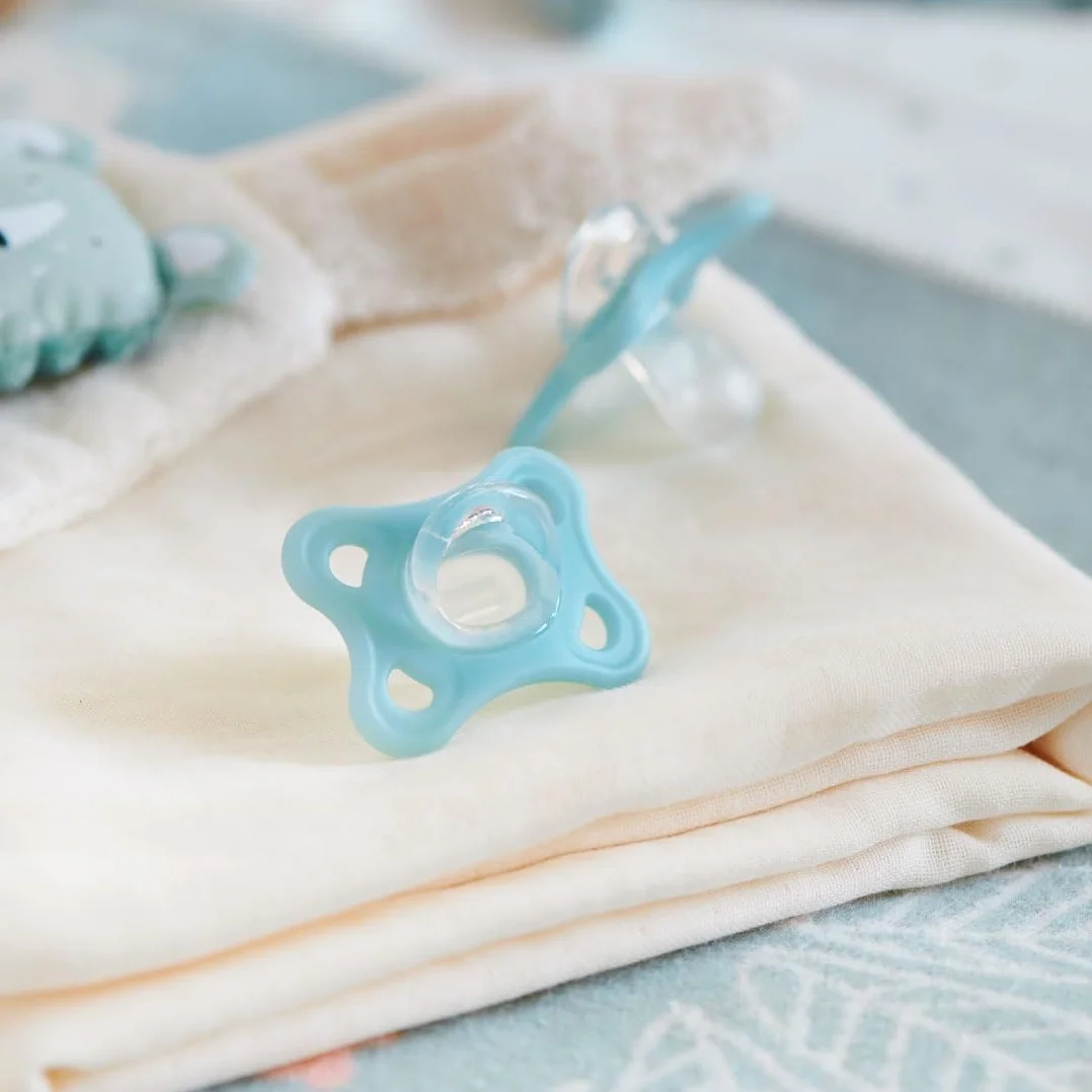 Sucette MAM Comfort lot de 2, silicone 100%, étui porte-sucette, 3-12 mois, bleu clair