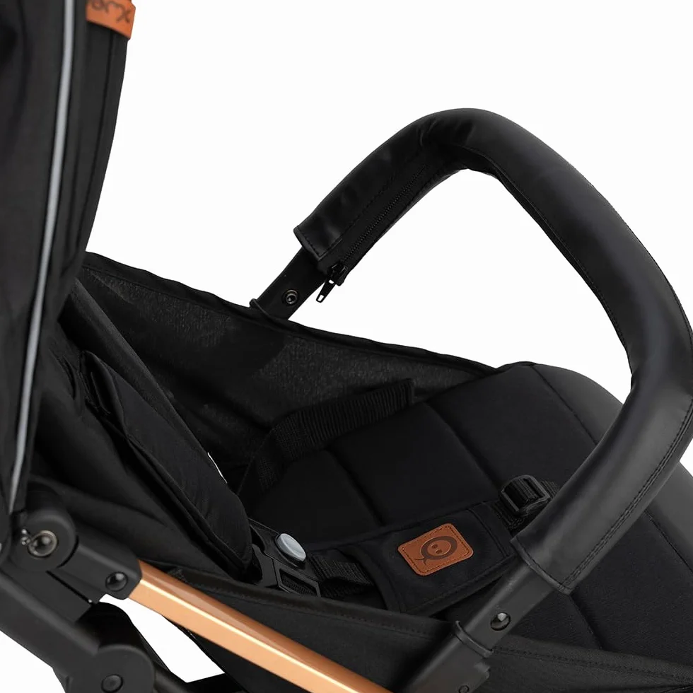 MoMi ESTELLE Poussette compacte légère pliable 6 mois 15 kg dossier inclinable repose-pieds réglable roues amorties grand panier harnais 5 points