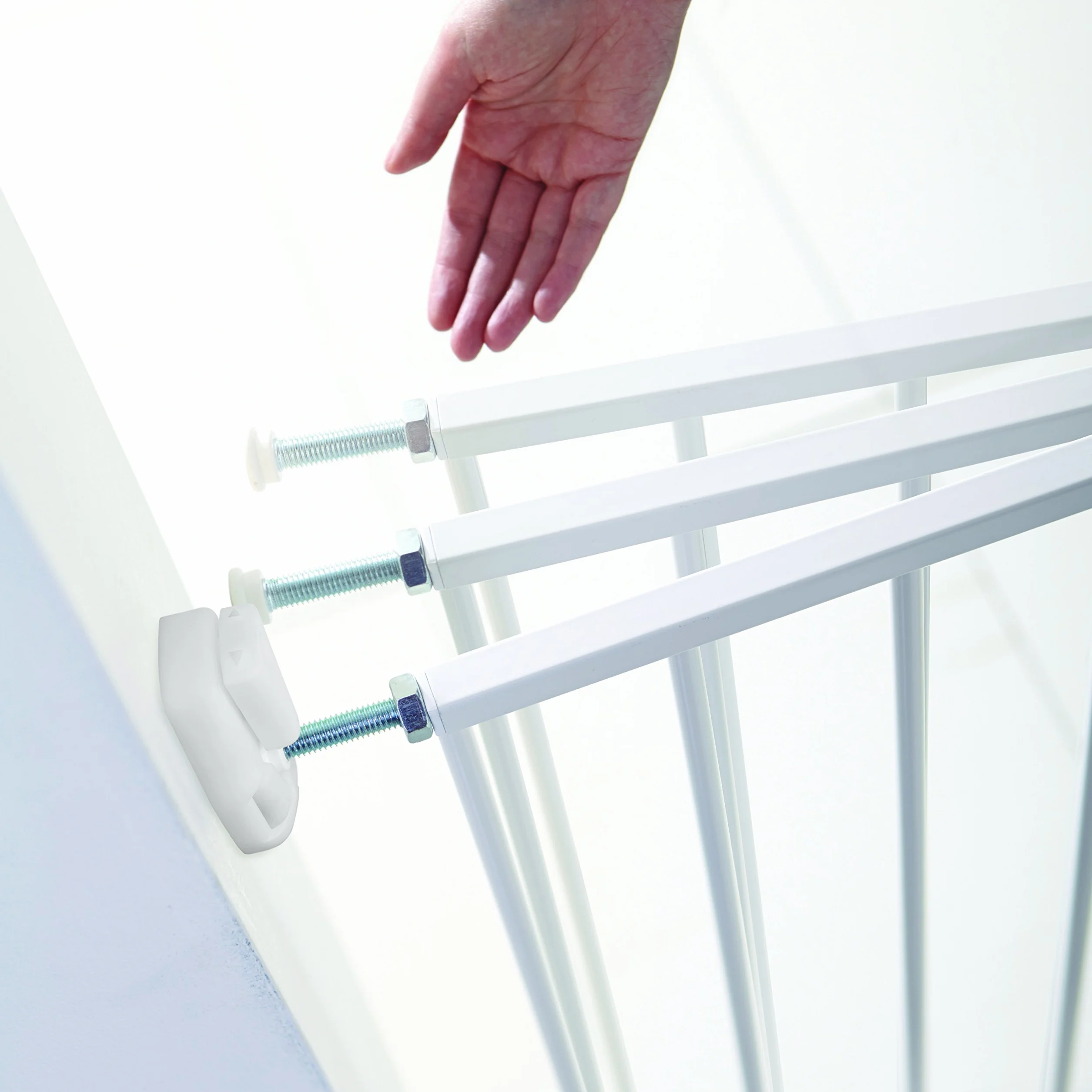 Munchkin Barrière de Sécurité Lindam Easy Close Métallique 64.5-102cm Blanche