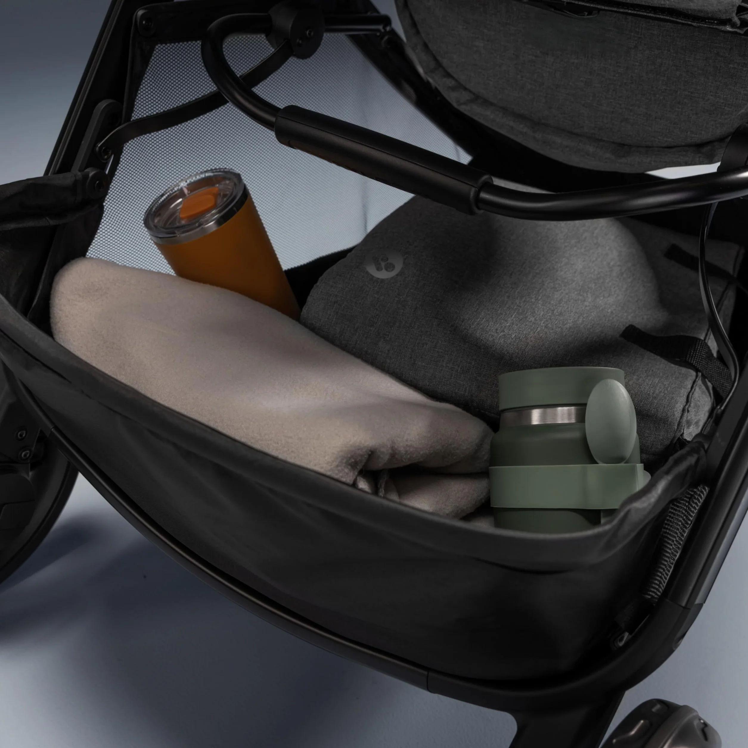 Maxi Cosi Zelia Select Trio Poussette 3 en 1 Siège auto Bébé CabrioFix S i-Size Gris 0-4 ans 0-22 kg Pliage Une Seule Main Compacte Réversible