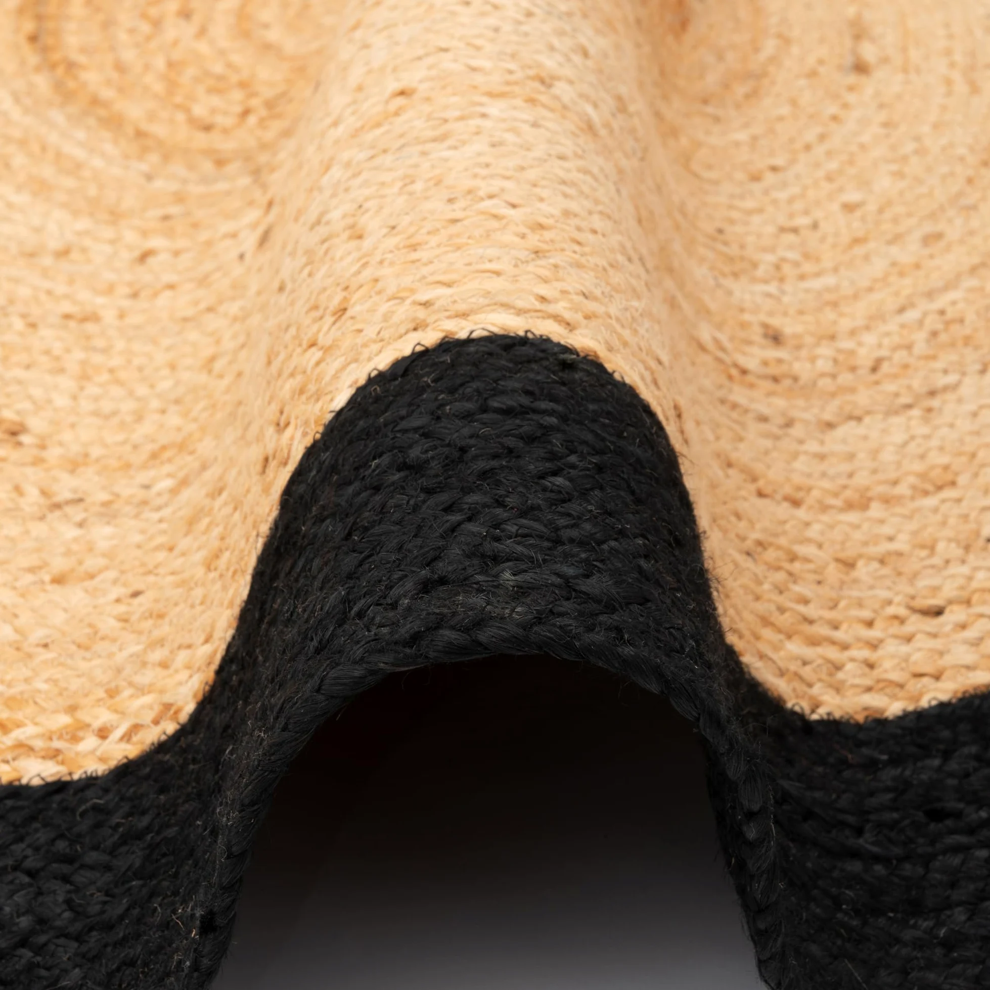 Pergamon Tapis Jute Salsa Bordure Noire Rond – Fibre Naturelle Fait Main