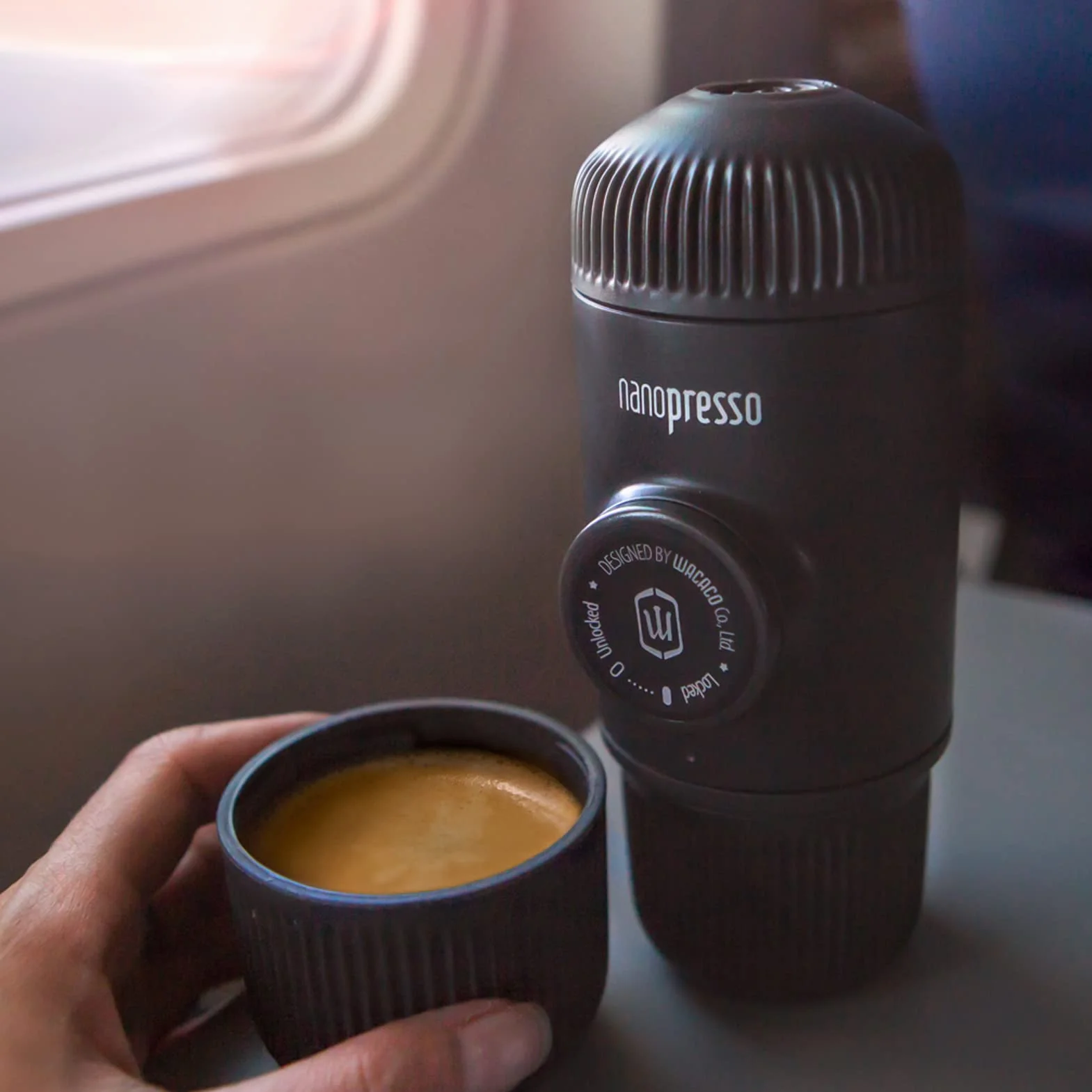WACACO Nanopresso Machine à Espresso Portable avec NS Adapter, Compatible avec les Capsules NS et le Café Moulu, Ensemble de Machine à Café de Voyage Manuel, Parfait pour le Camping