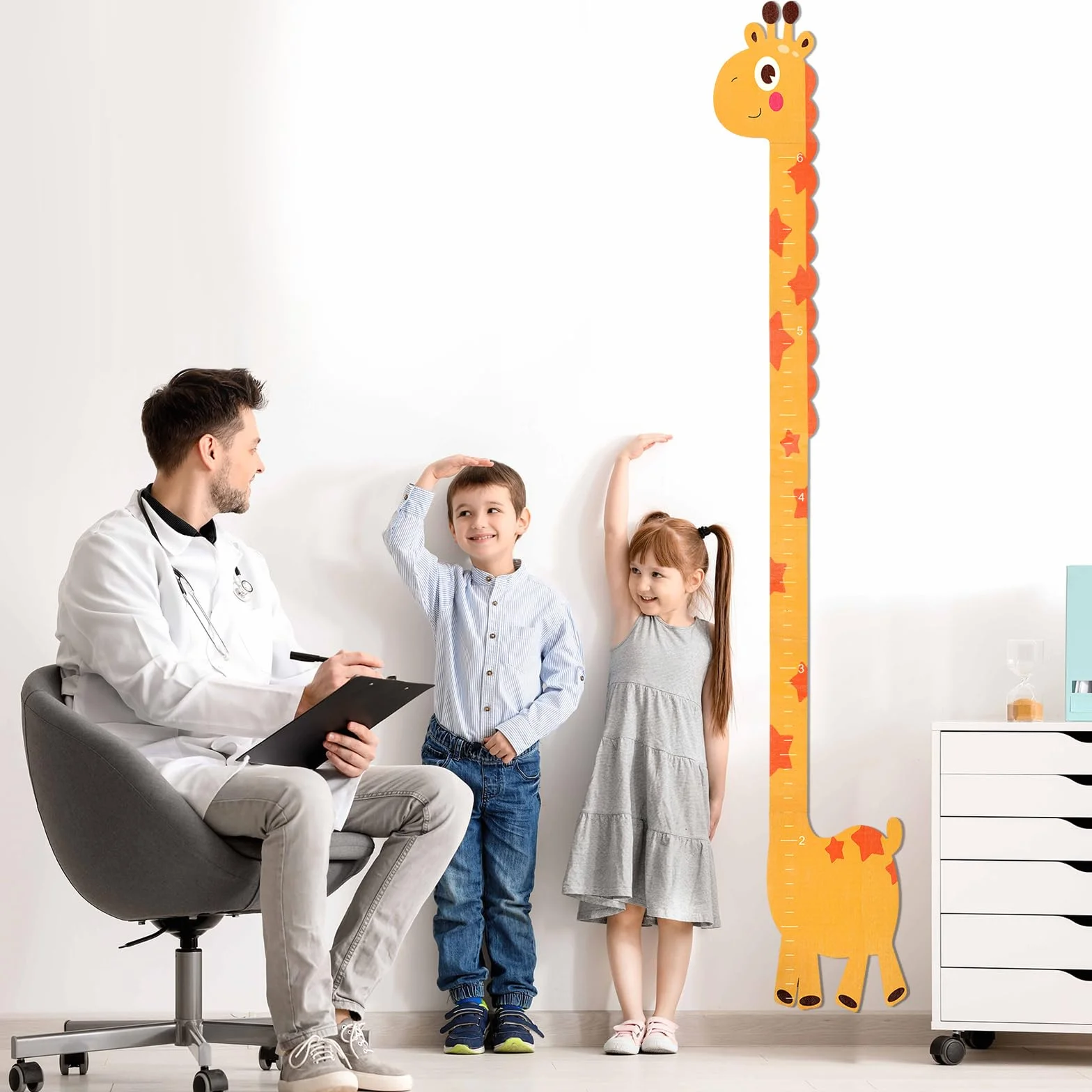 Toise pour enfants 180 cm en bois personnalisable girafe jaune décoration murale