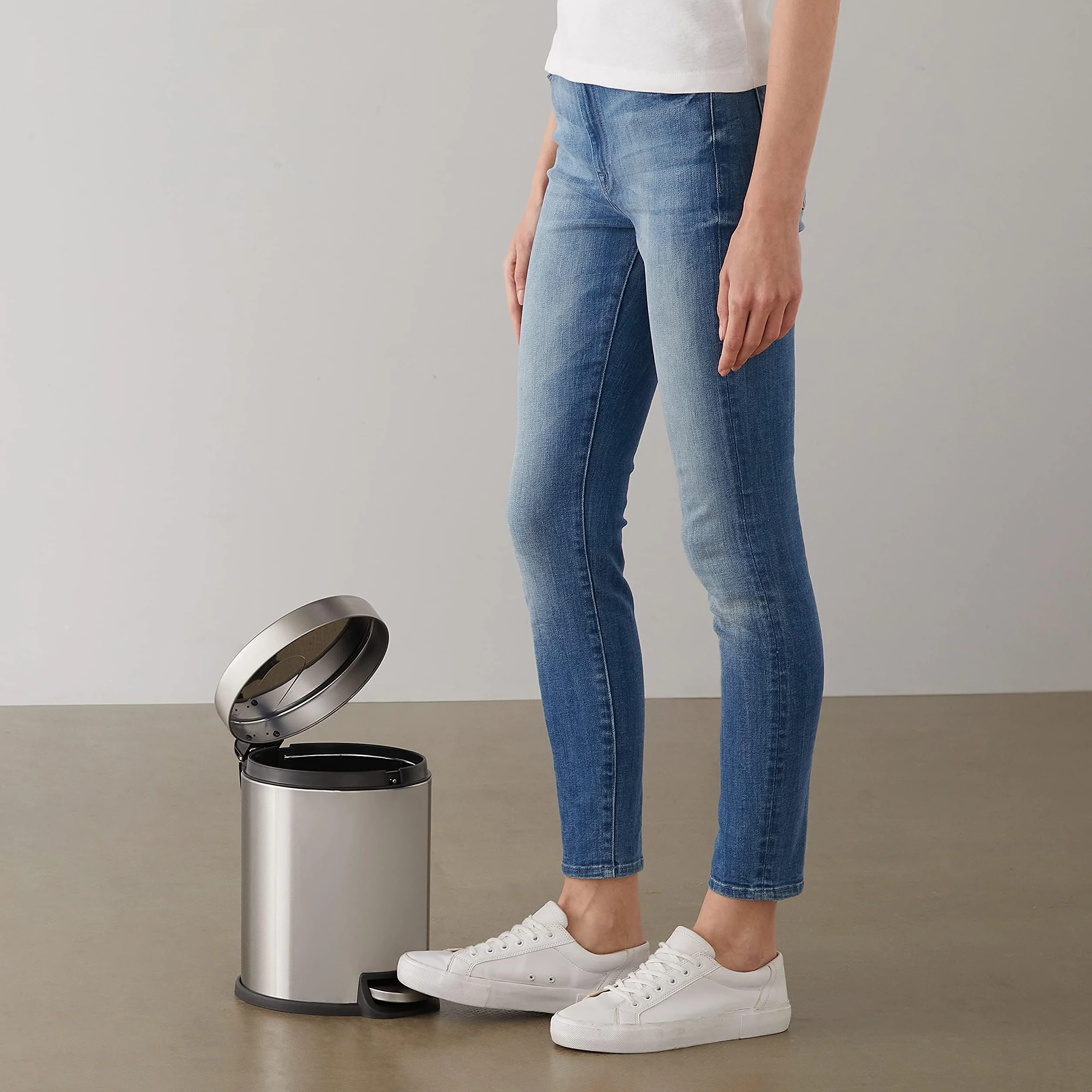 Amazon Basics Petite poubelle ronde cylindrique acier inoxydable brossé 5 L