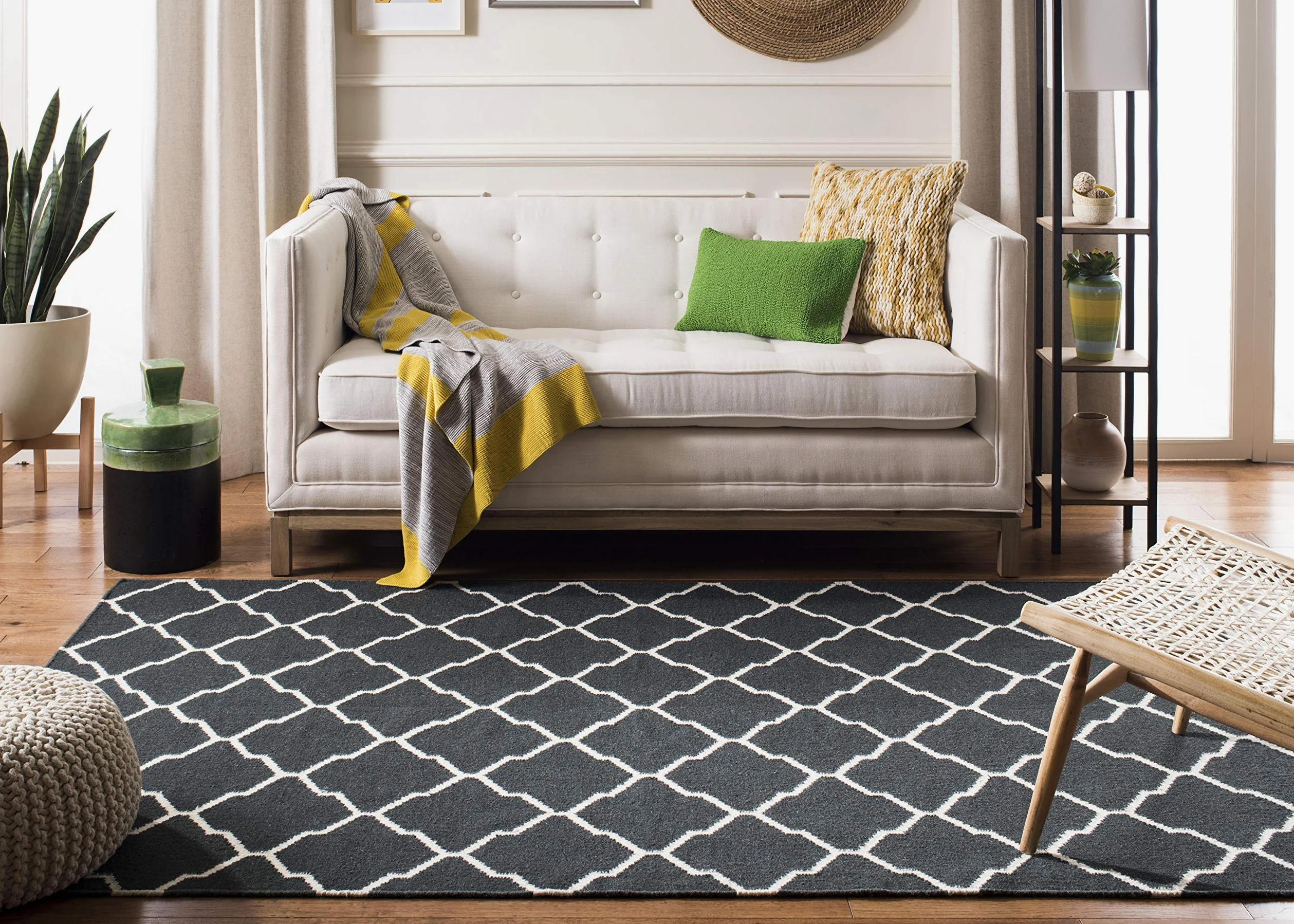 SAFAVIEH Tapis Contemporain pour Salon, Salle à Manger, Chambre à Coucher - Dhurrie Collection, Tapis à Poil Court, Chocolat et Ivoire, 91 X 152 cm