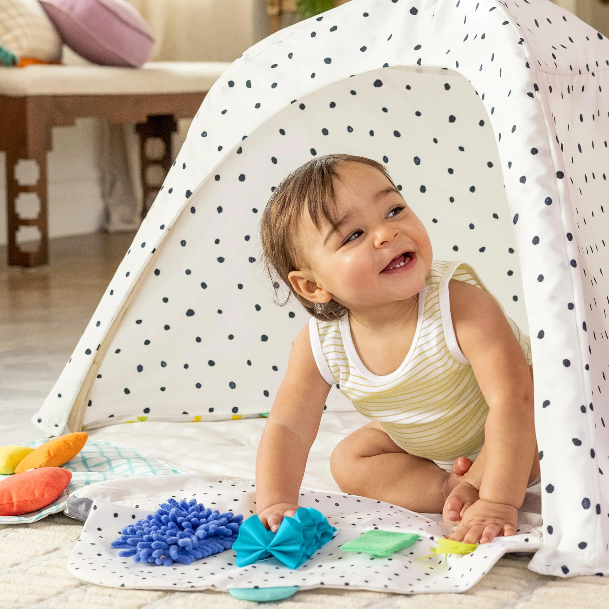 Lovevery Tapis d'Éveil Bébé avec Arche de Jeu en Bois, 5 Zones, Développement l'enfant, Dès la Naissance